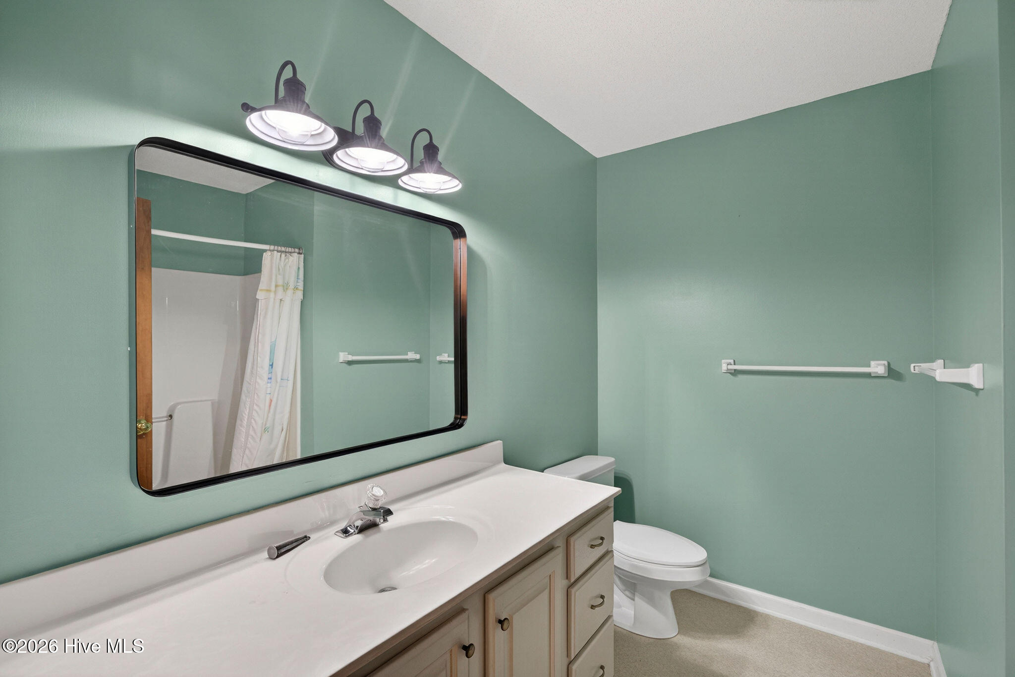 2305 E Oak Island Drive Property Photo 15