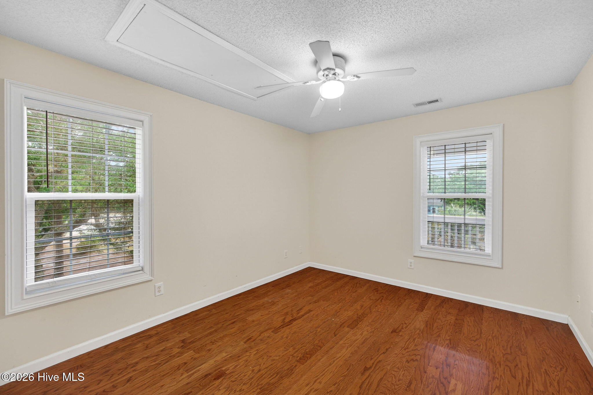 2305 E Oak Island Drive Property Photo 16