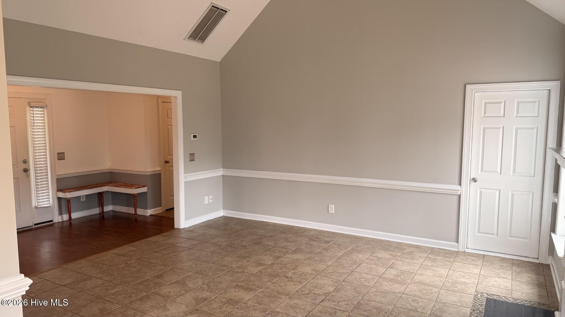 102 Clayside Drive Property Photo 9