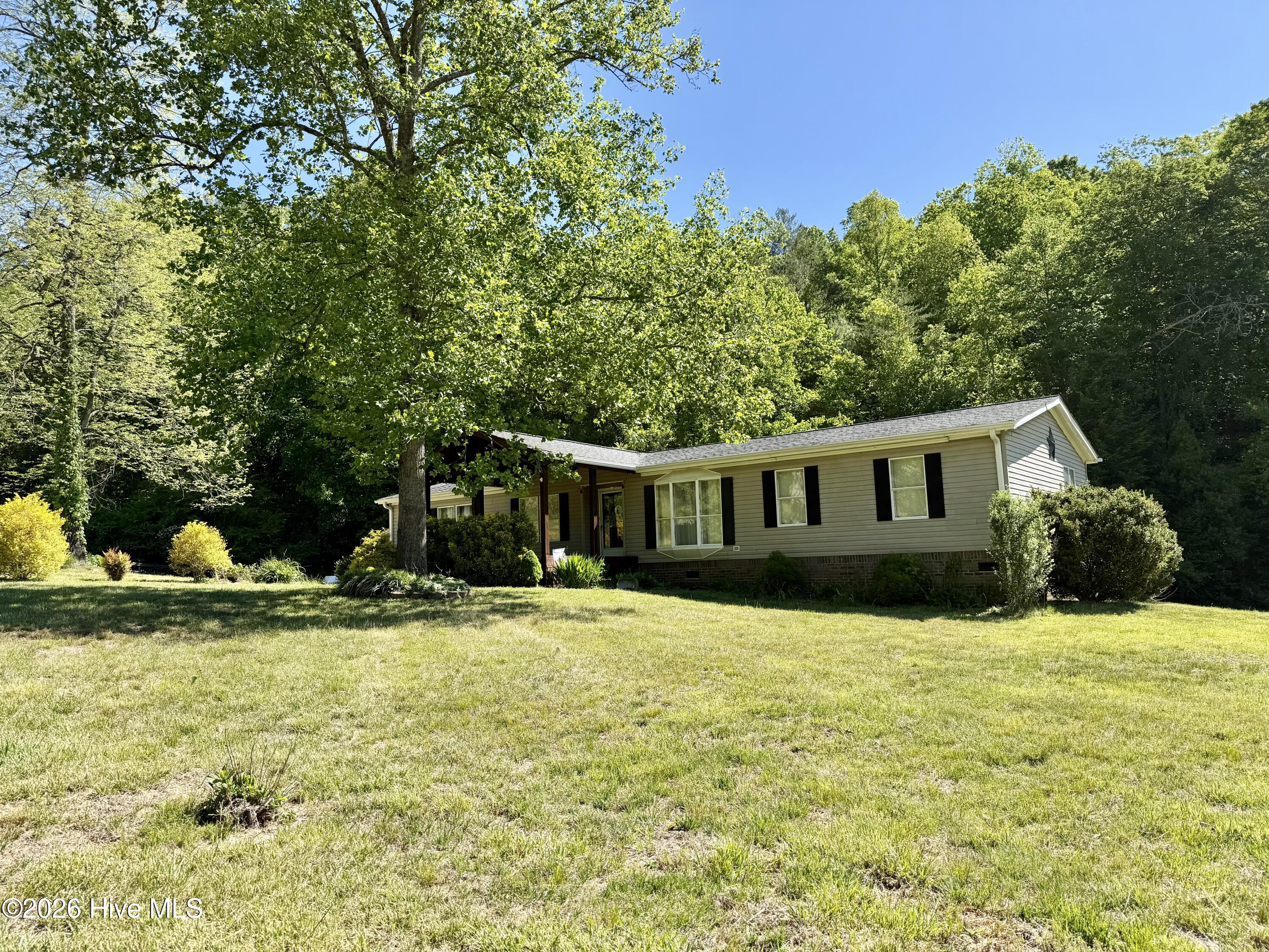 1038 Blackburn Hollow Road Property Photo 2