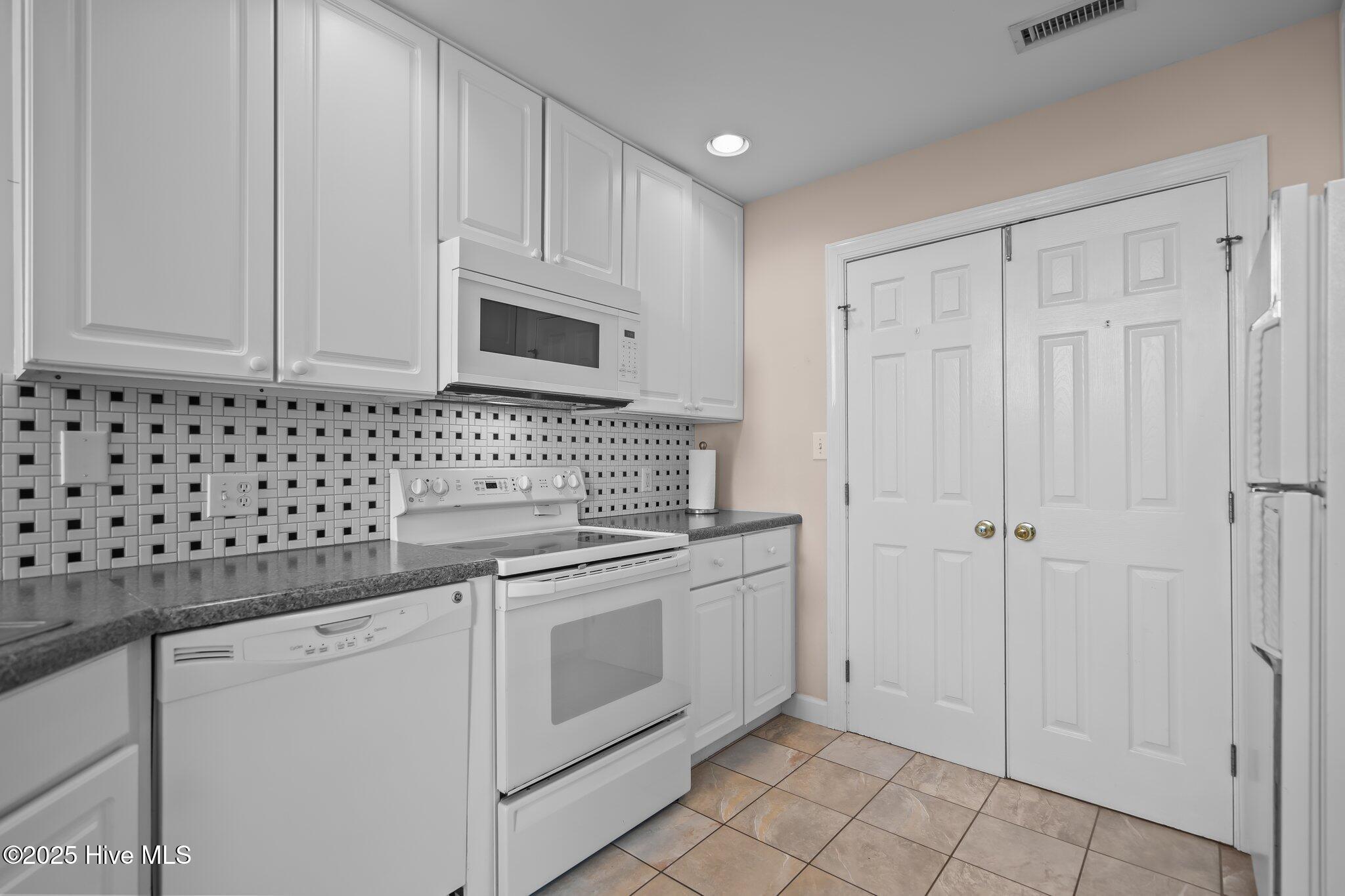 103 N Permuda Wynd Drive Property Photo 18