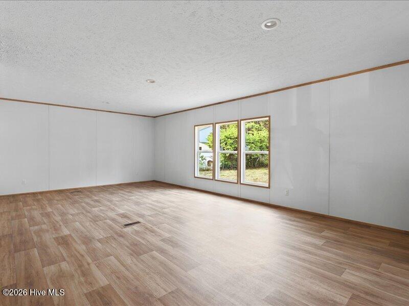 5737 Lloyd Road Property Photo 9