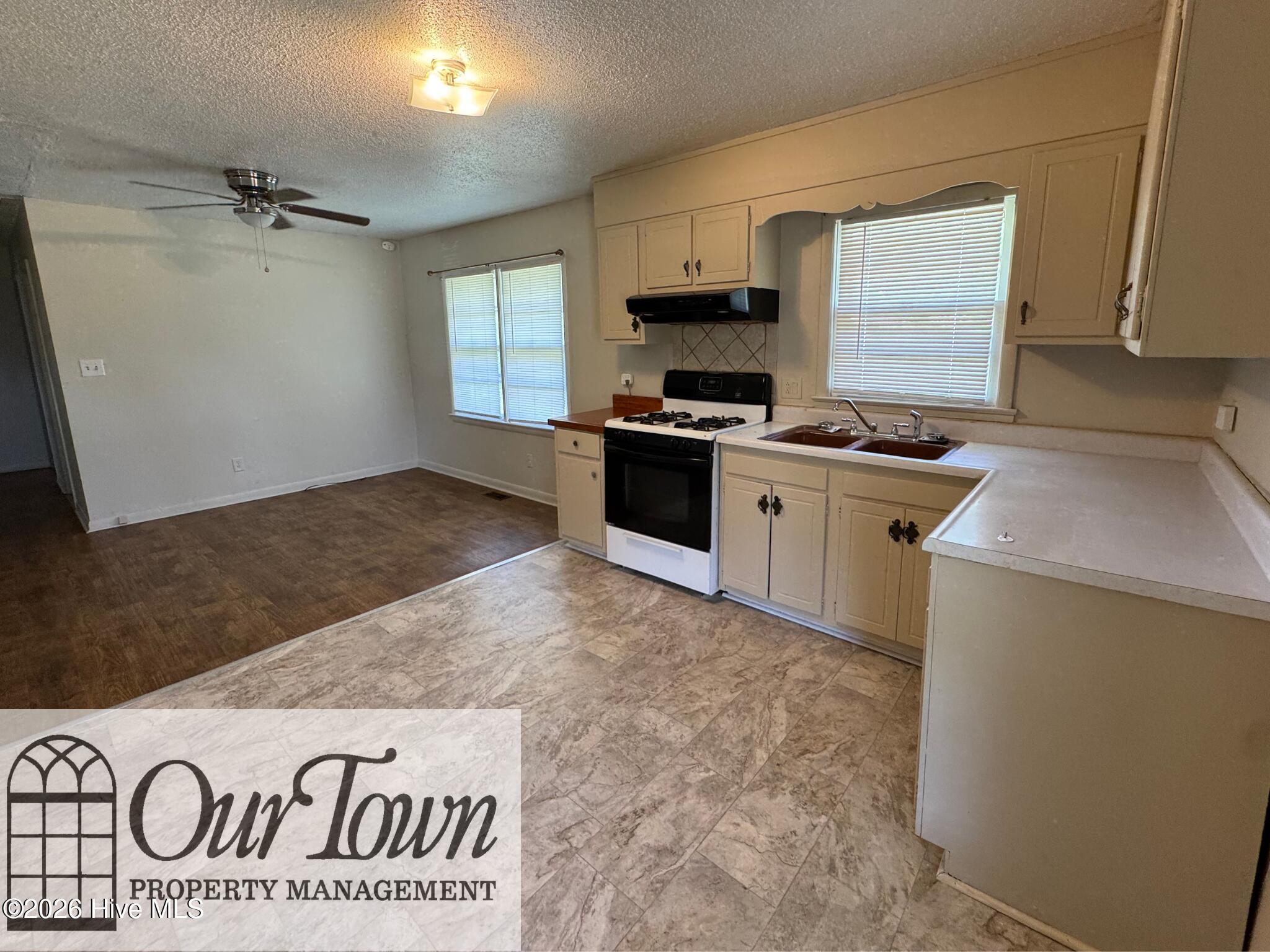 5100 White Oak Loop Property Photo 4