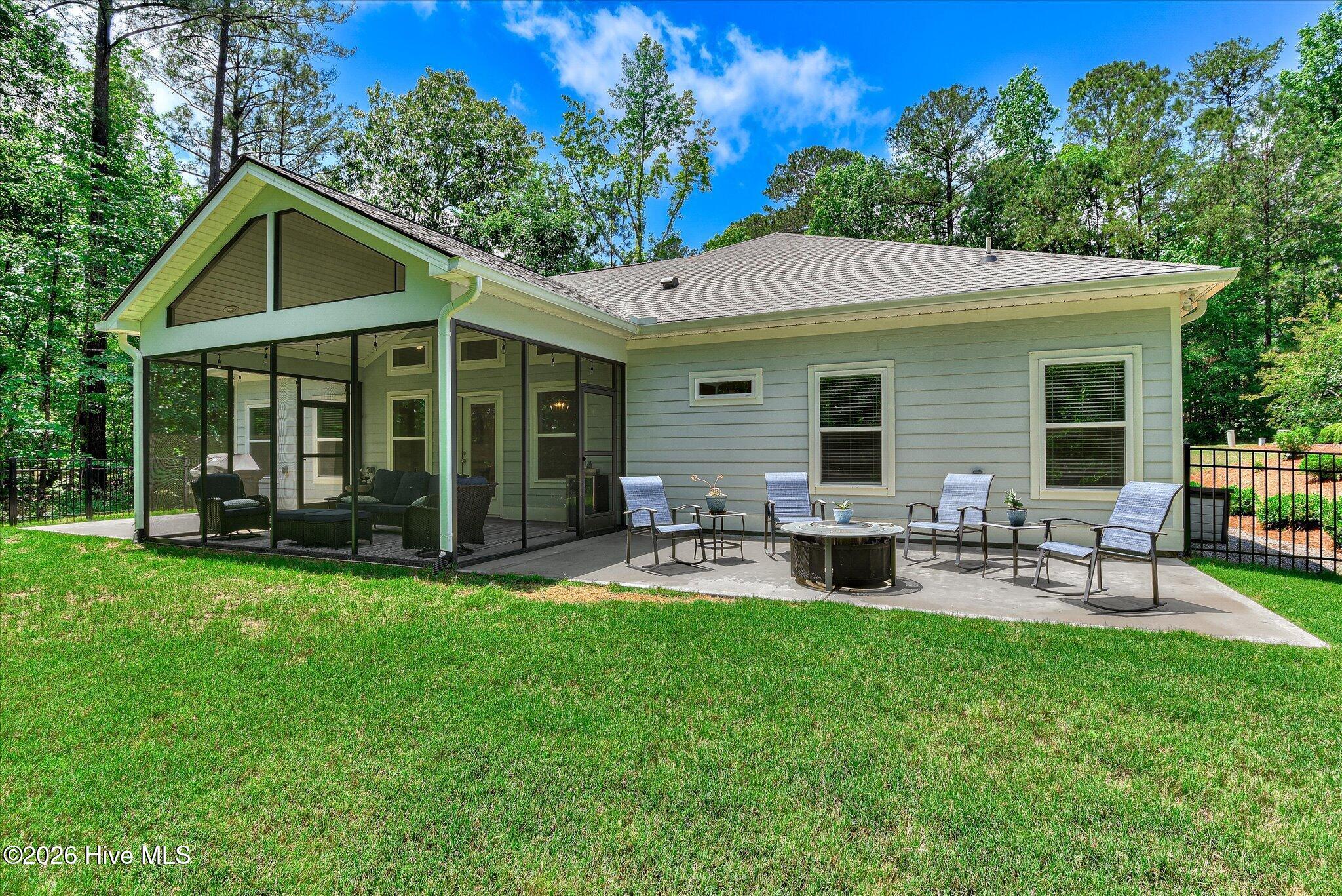 212 Deveraux Point Property Photo 4
