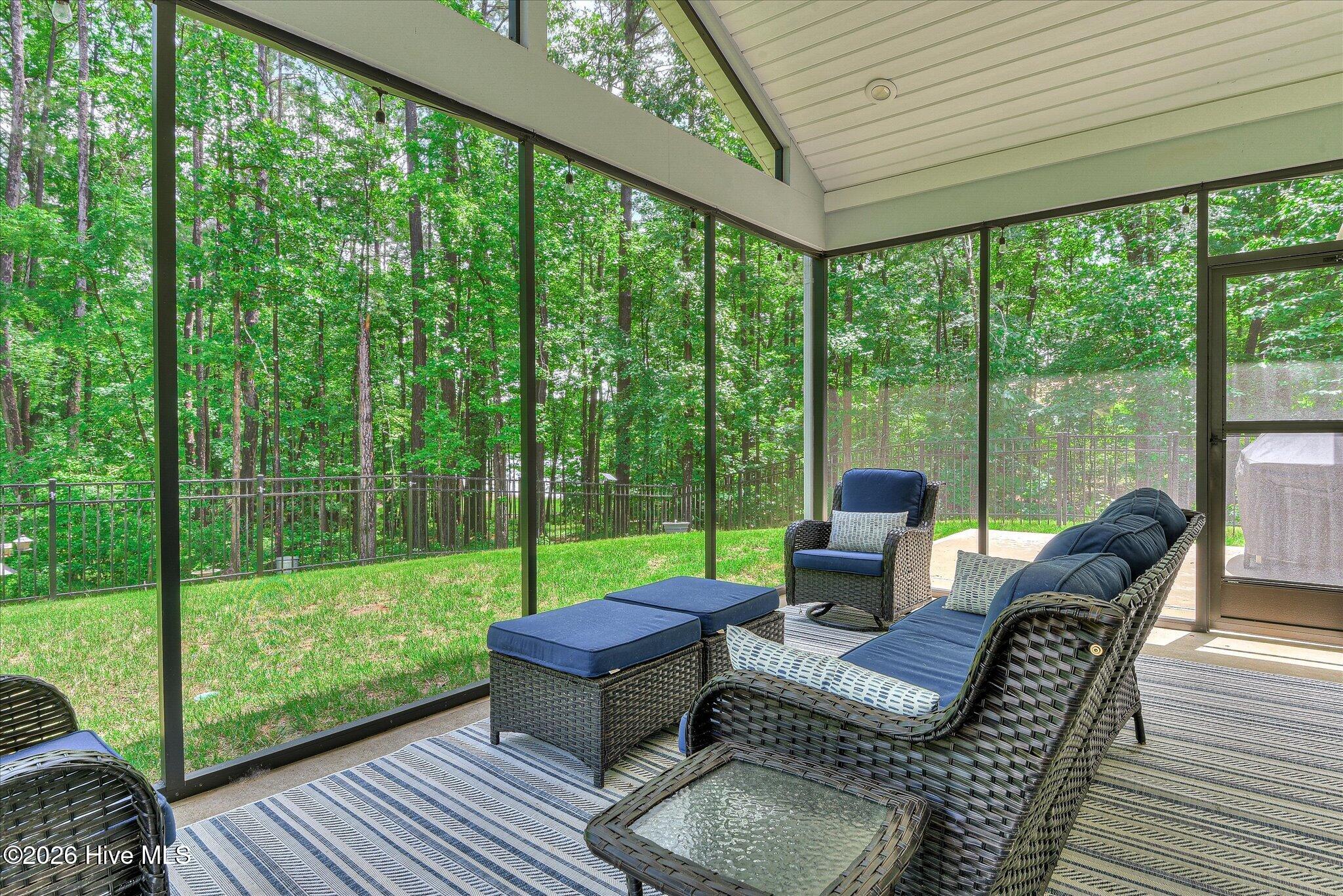212 Deveraux Point Property Photo 5