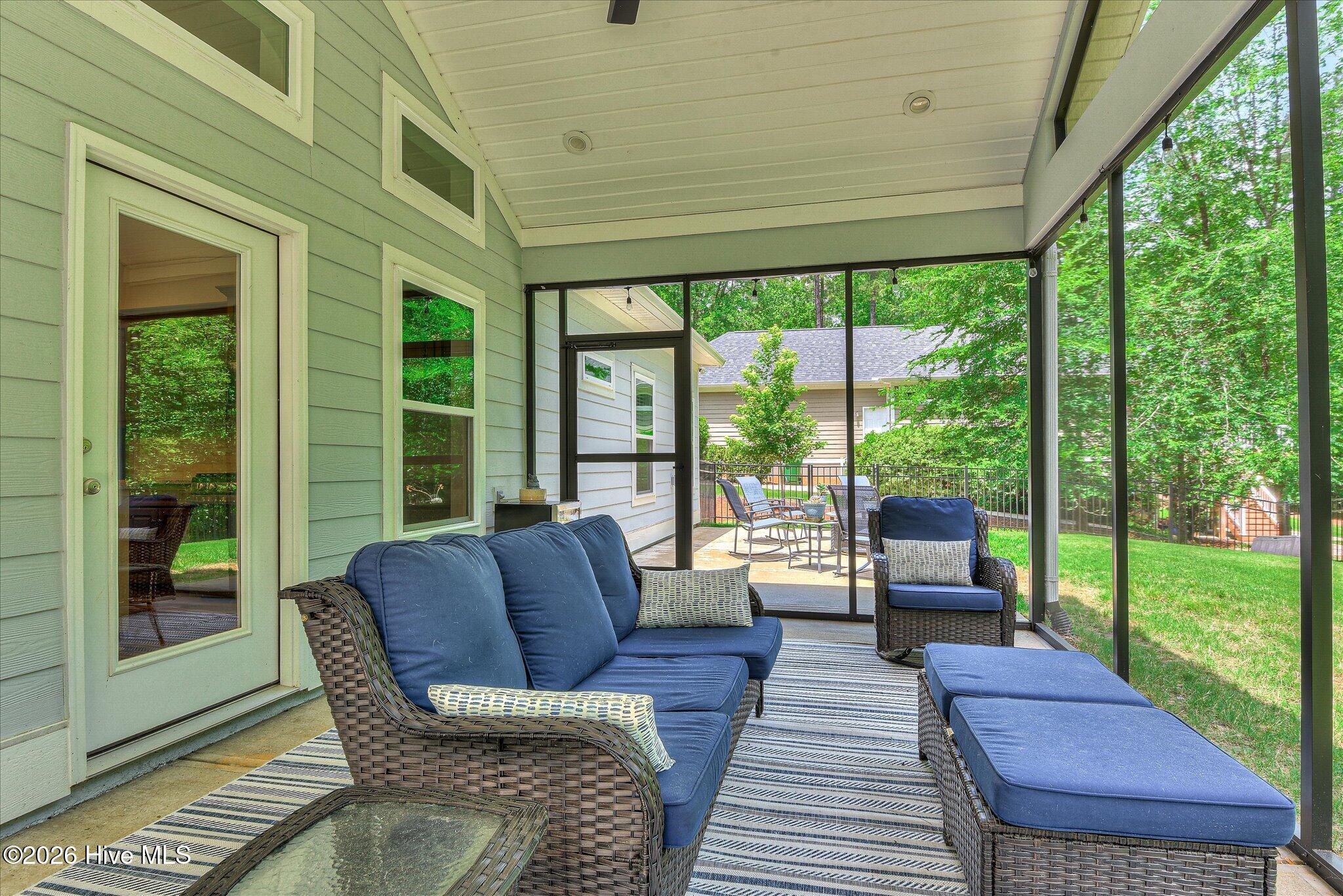 212 Deveraux Point Property Photo 6
