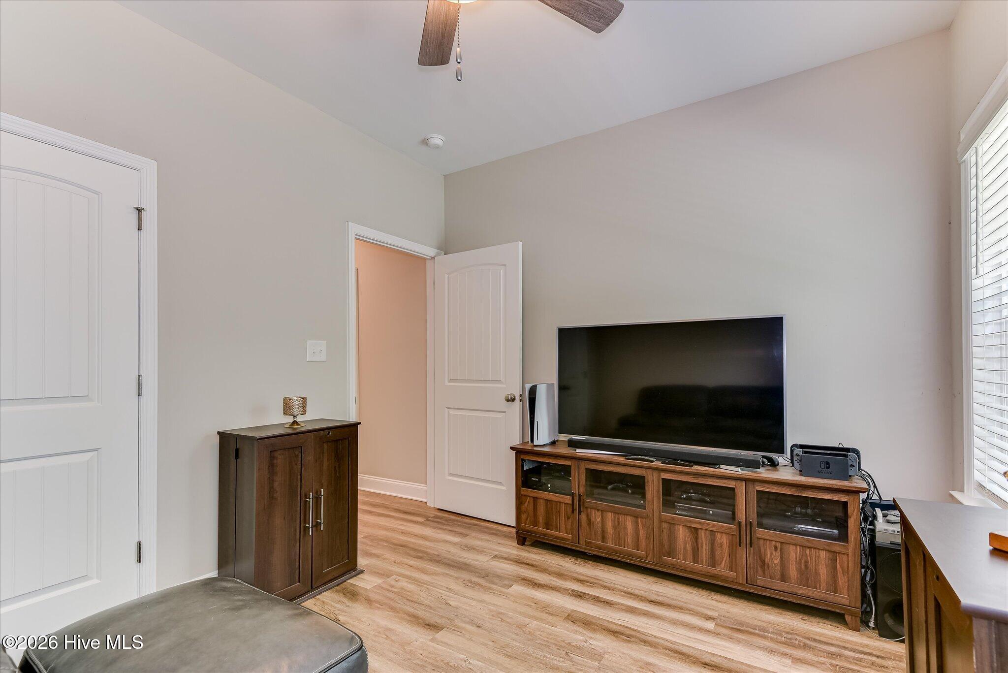 212 Deveraux Point Property Photo 26