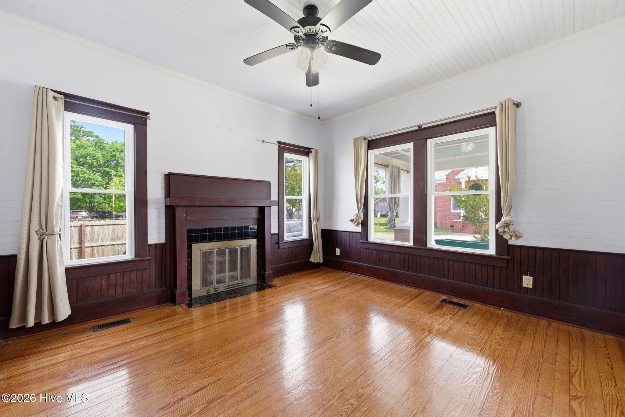 707 N B Street Property Photo 10