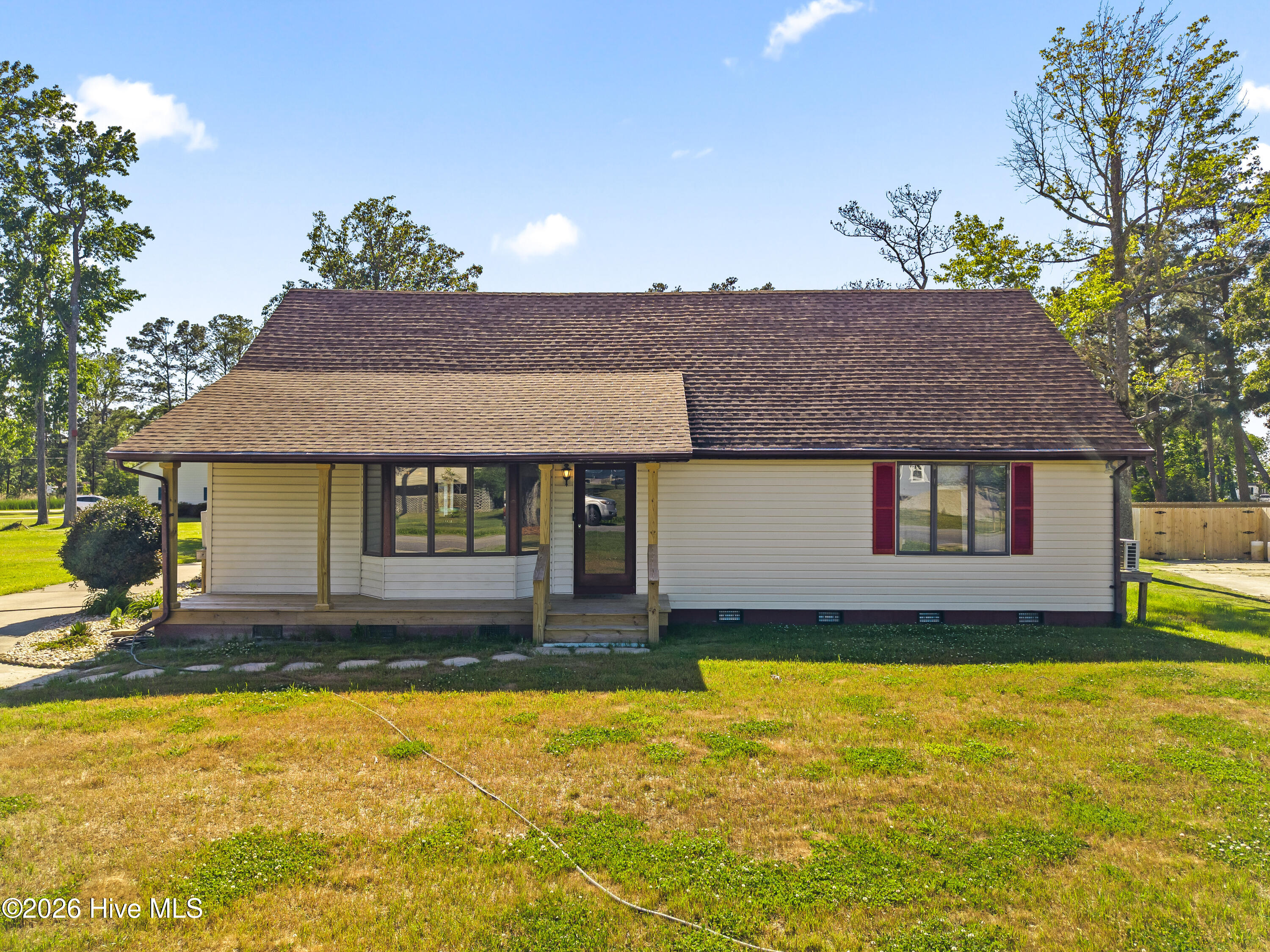 405 Driftwood Drive Property Photo 3