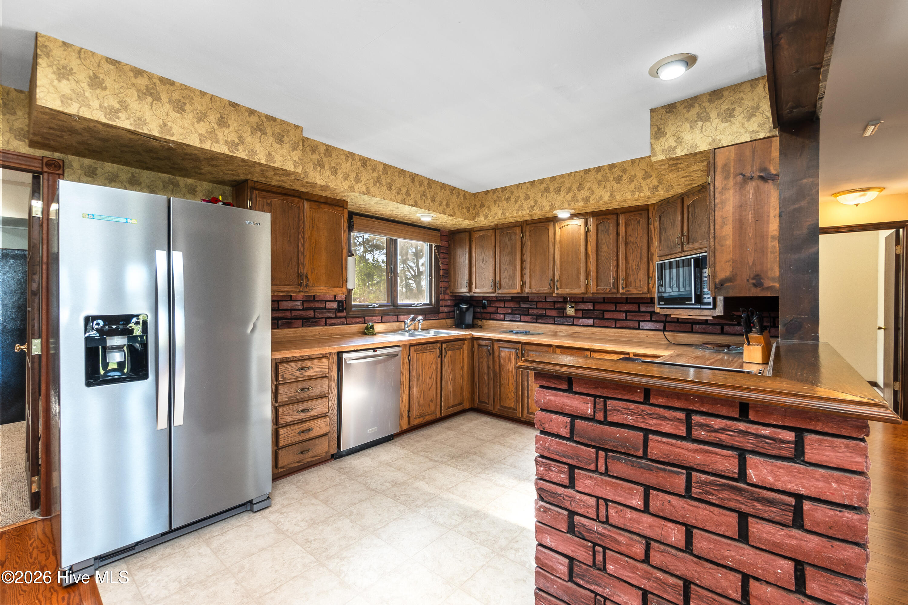 405 Driftwood Drive Property Photo 9