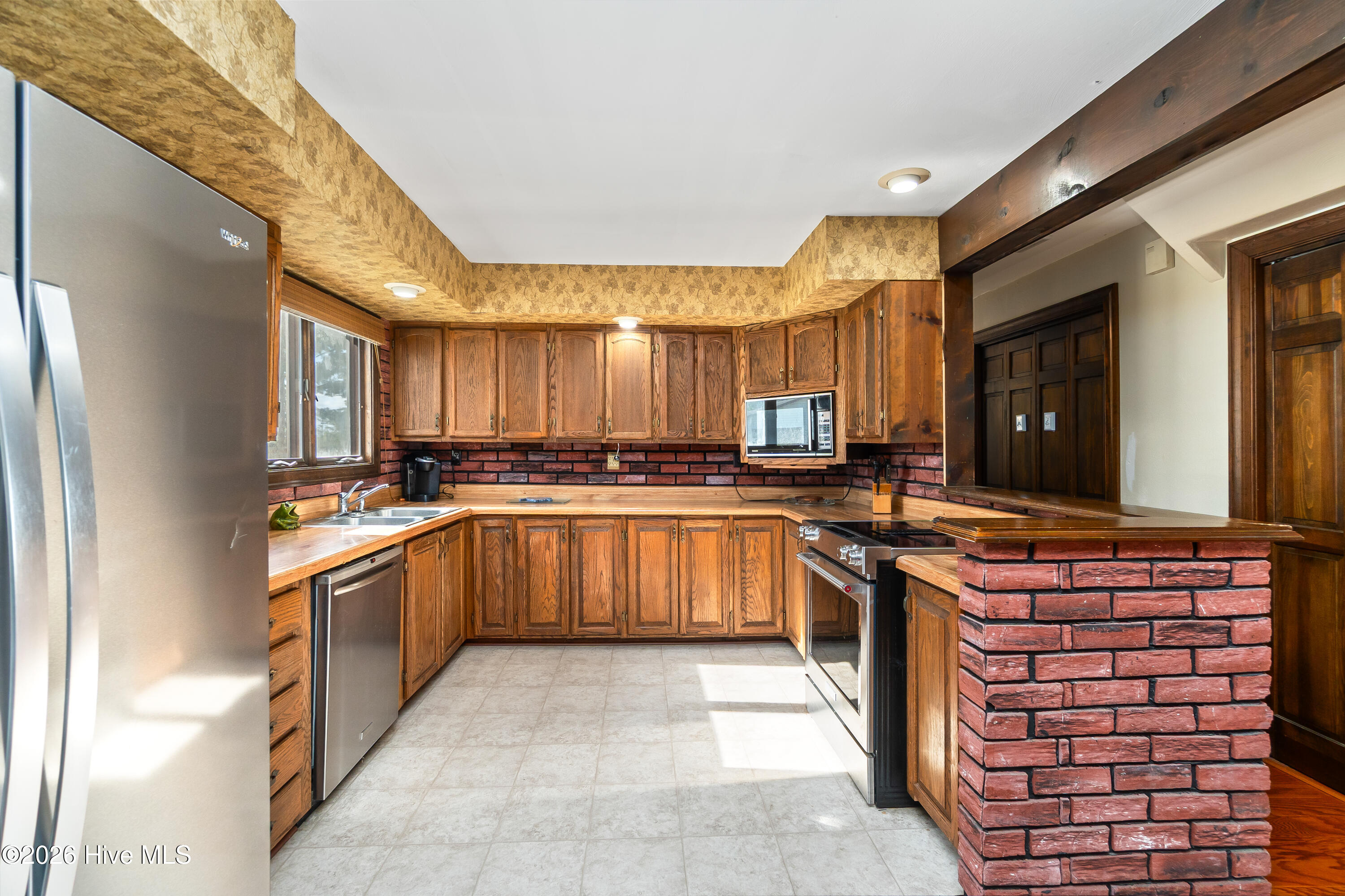 405 Driftwood Drive Property Photo 10