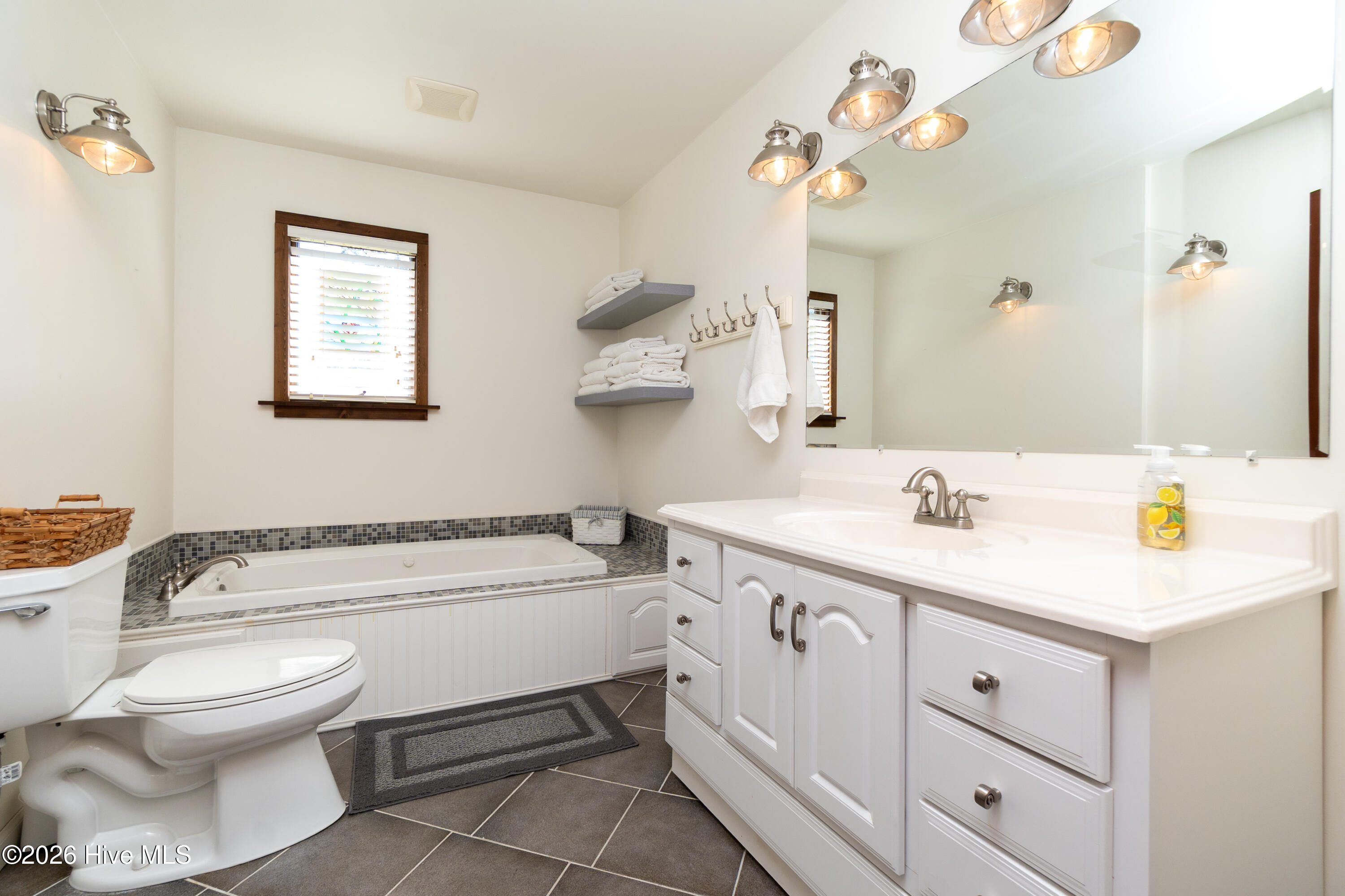 405 Driftwood Drive Property Photo 21