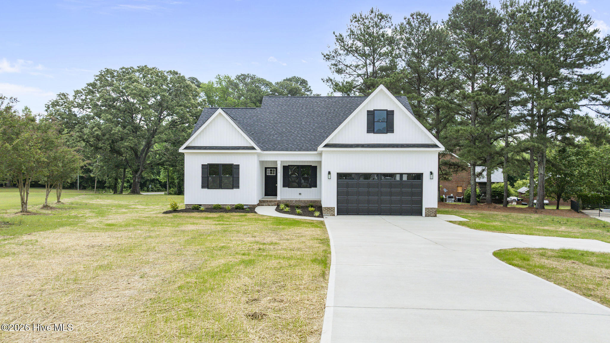 113 Twin Oaks Place Property Photo 2