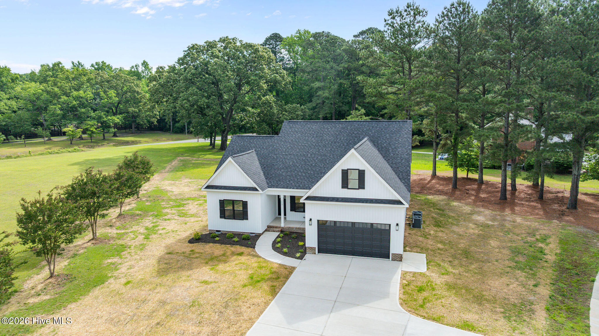 113 Twin Oaks Place Property Photo 4