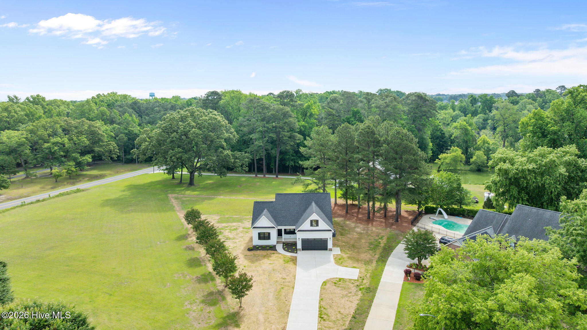 113 Twin Oaks Place Property Photo 5