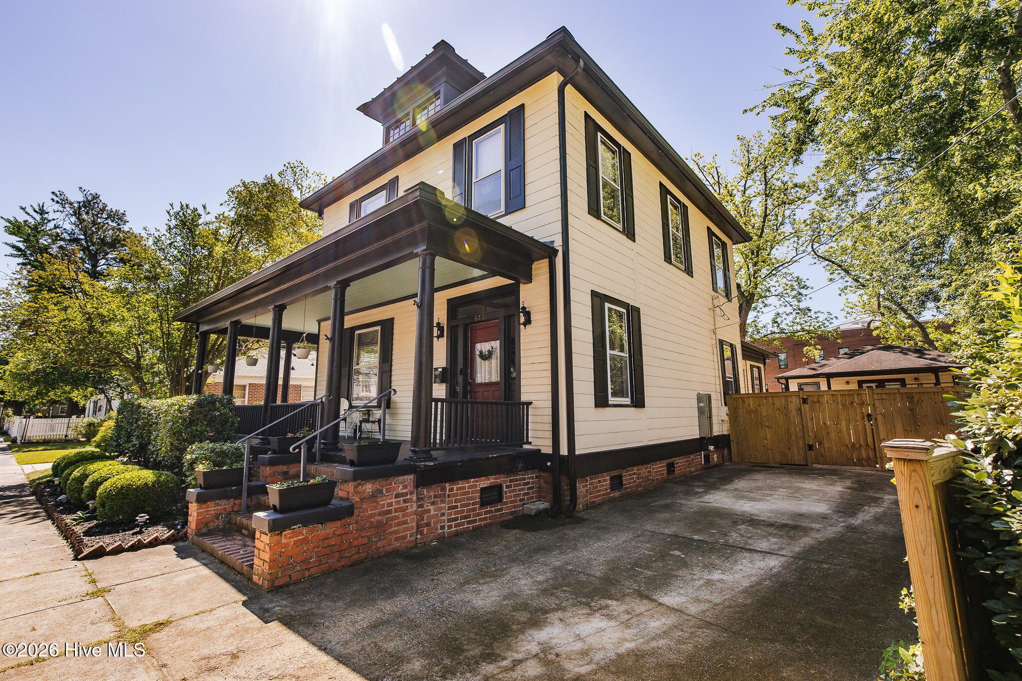 615 New Street Property Photo 2