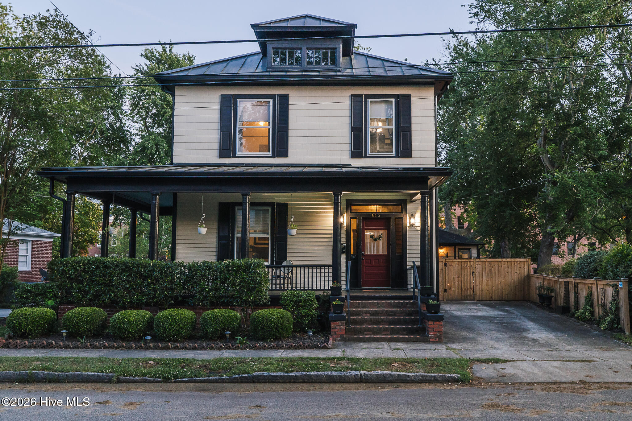 615 New Street Property Photo 4