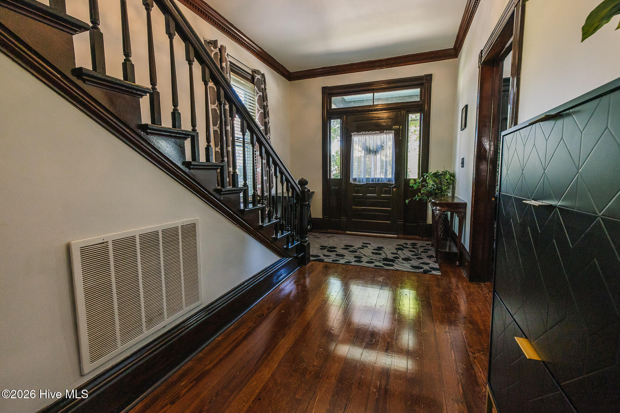 615 New Street Property Photo 14
