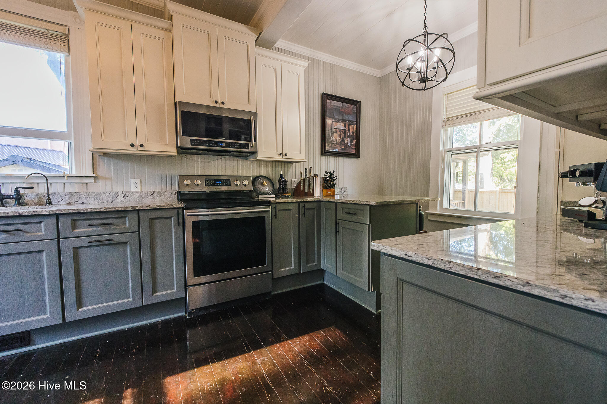 615 New Street Property Photo 21