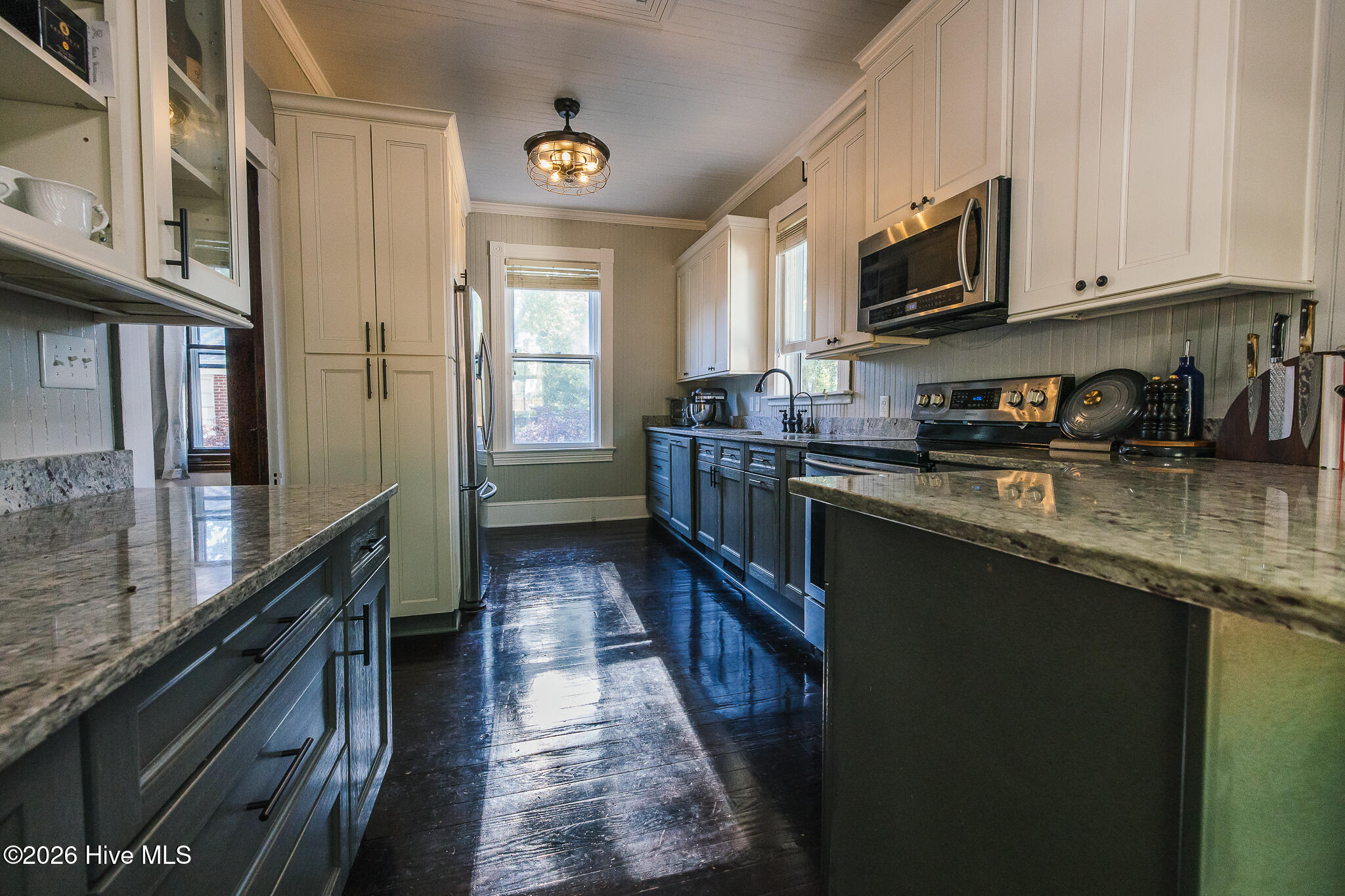 615 New Street Property Photo 22