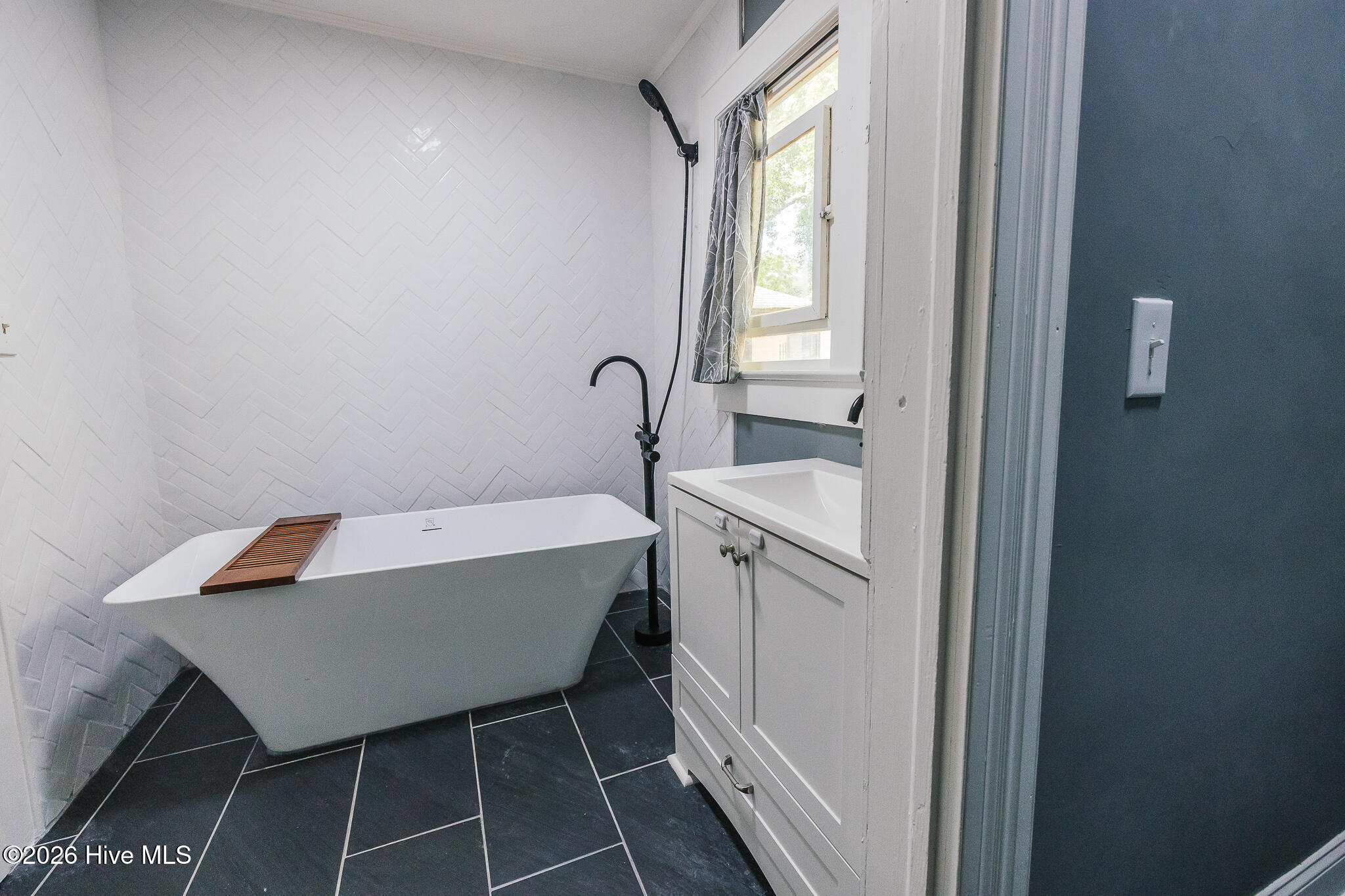 615 New Street Property Photo 26