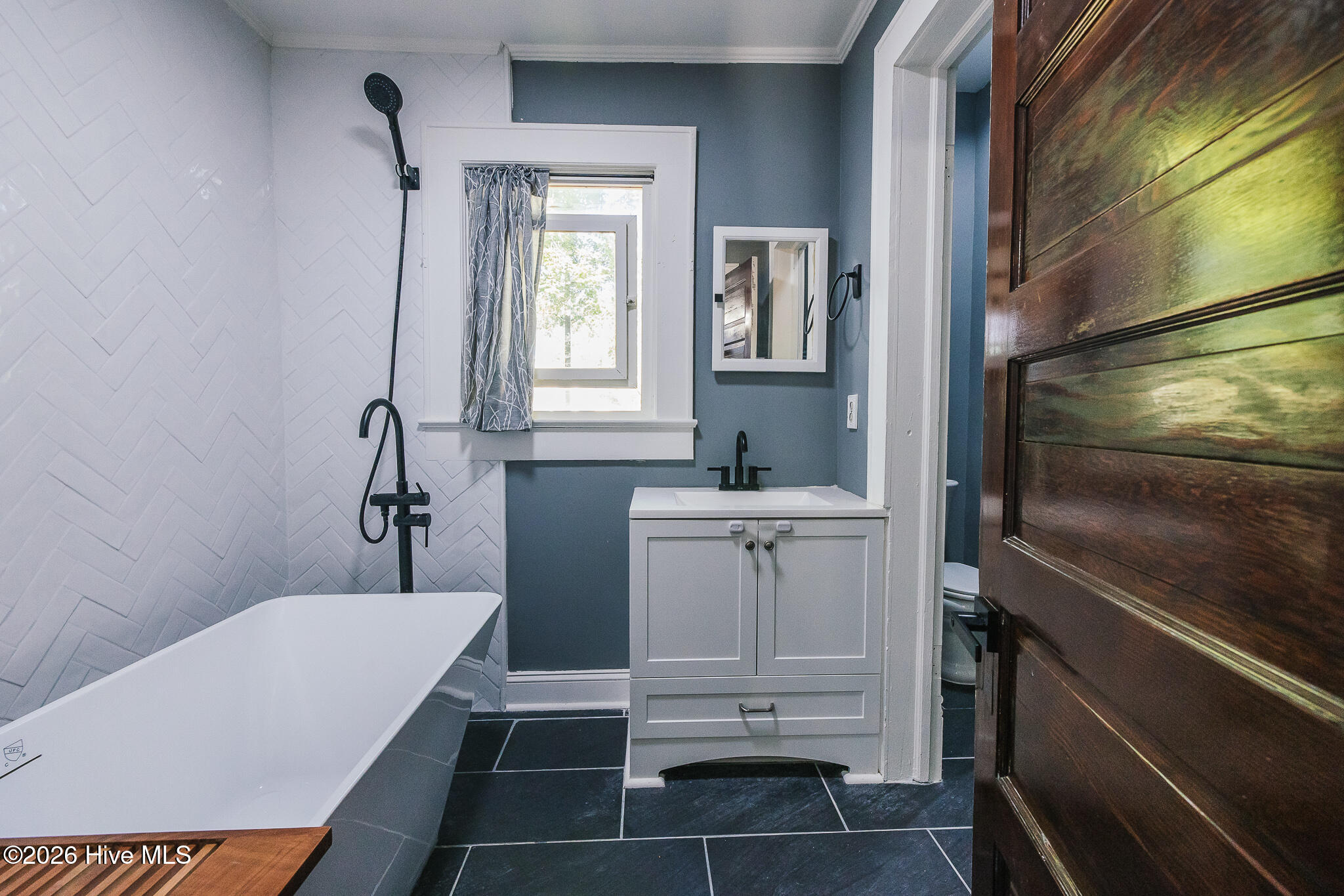 615 New Street Property Photo 27