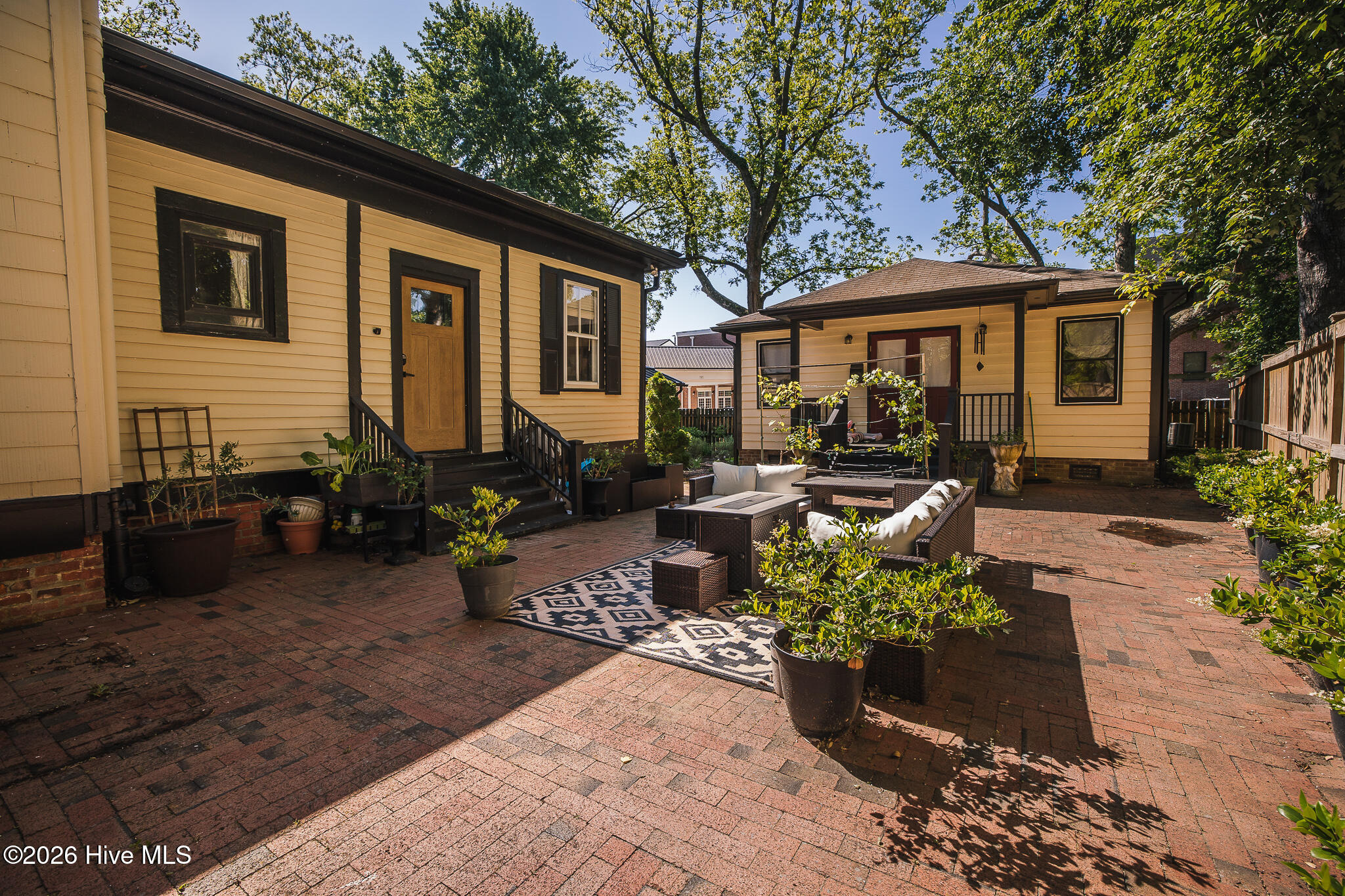 615 New Street Property Photo 41