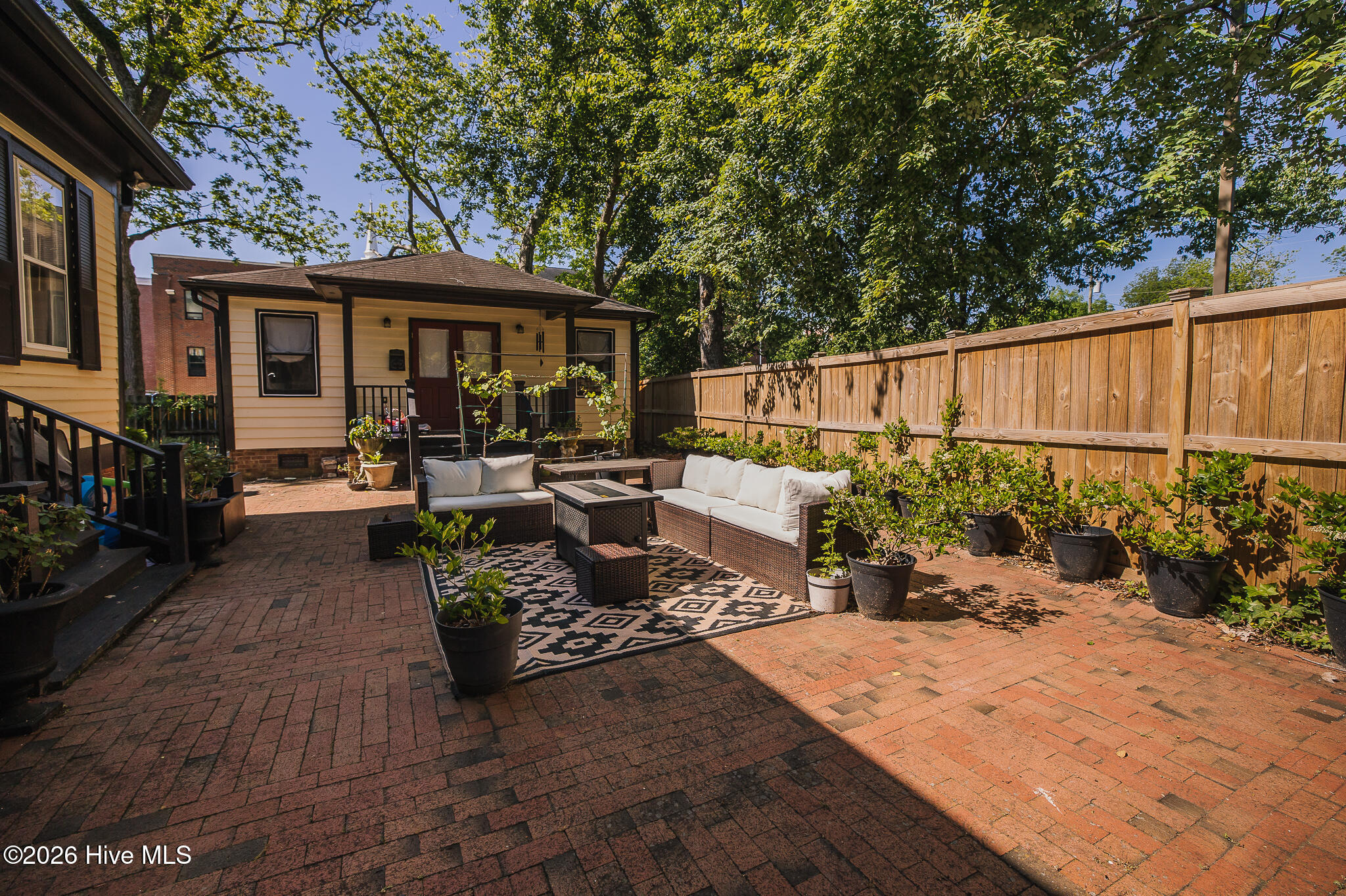 615 New Street Property Photo 42