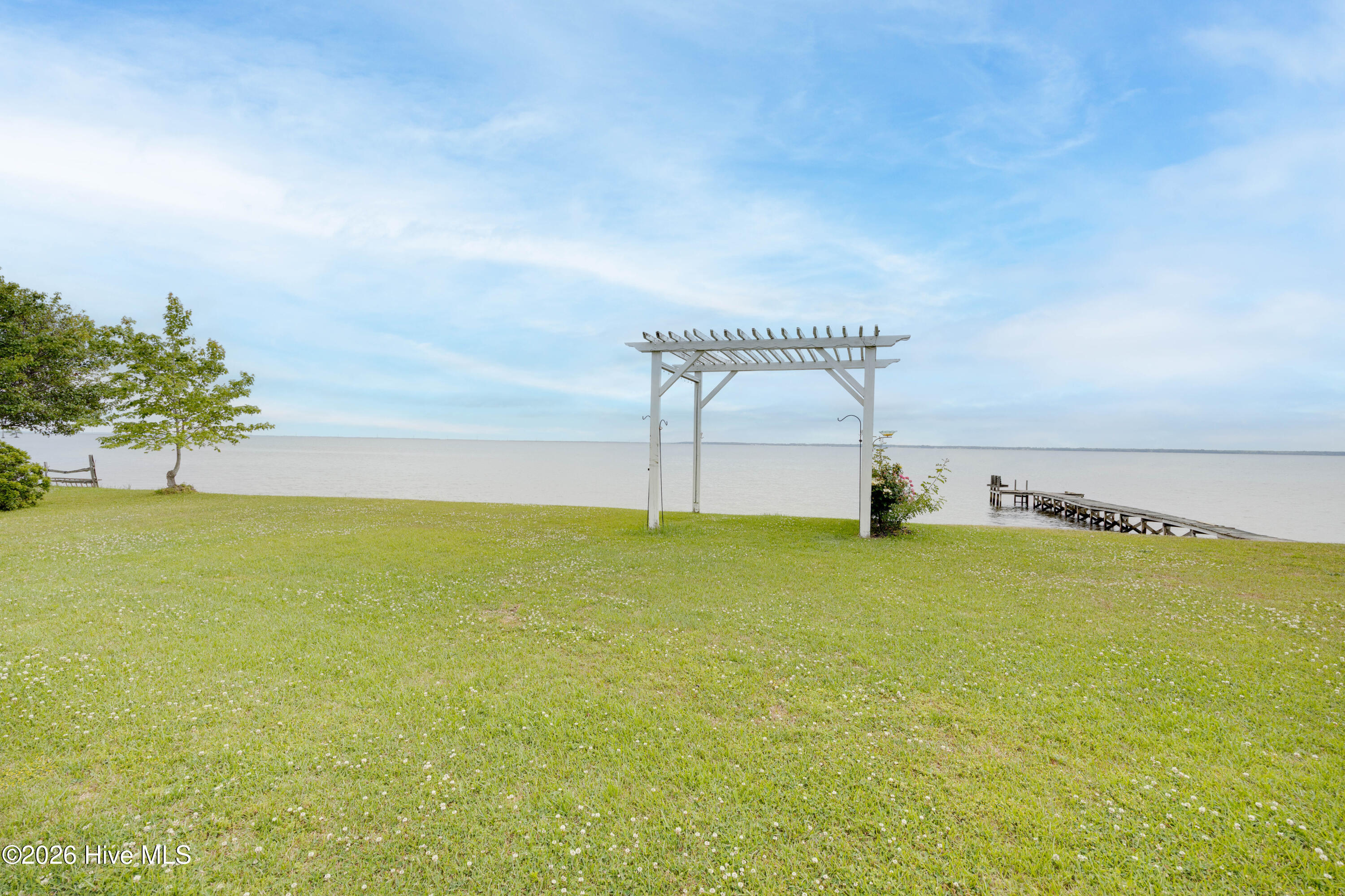 556 Mallard Cove Property Photo 6