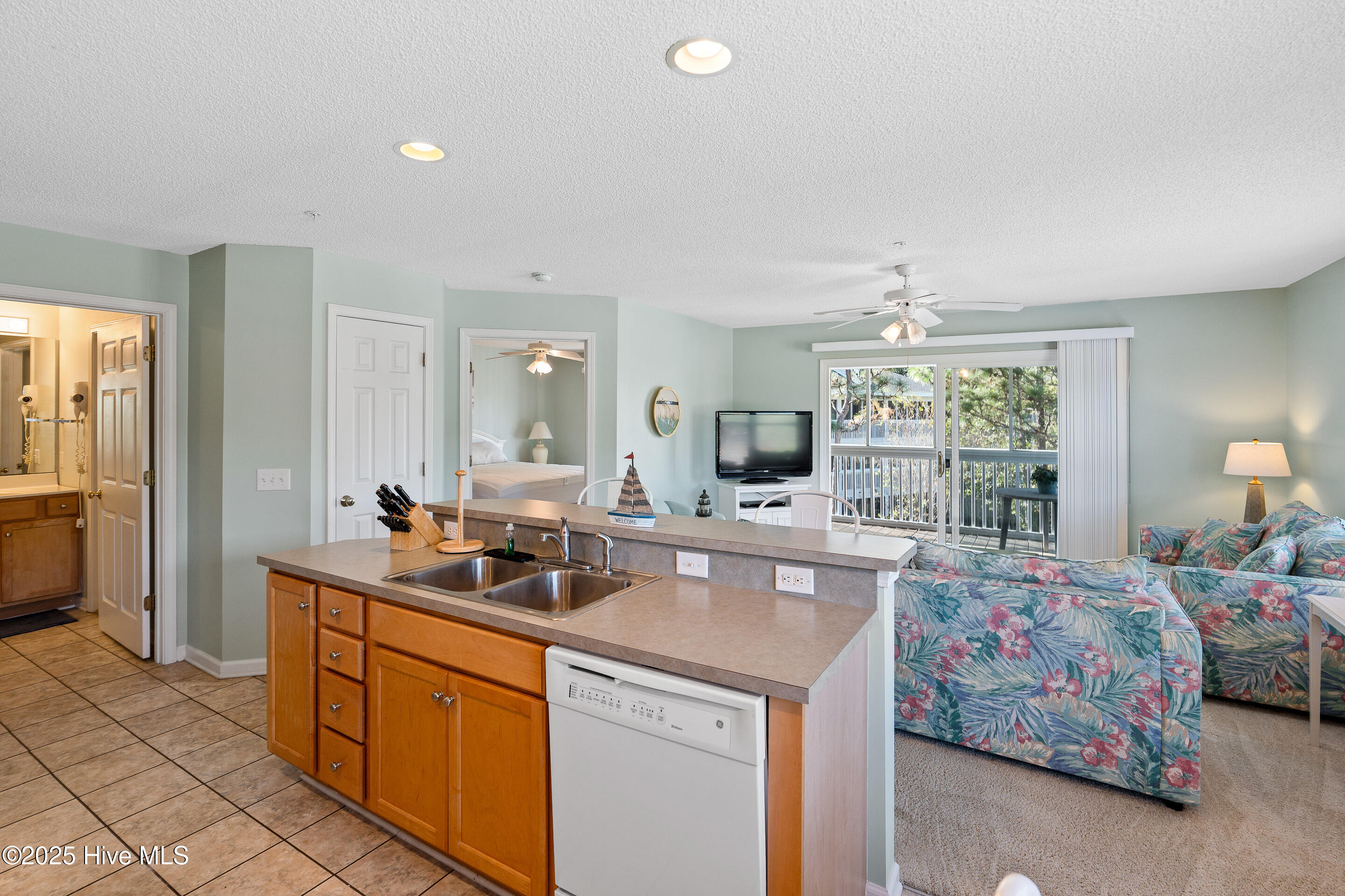 3350 Club Villas Drive # 1706 Property Photo 14