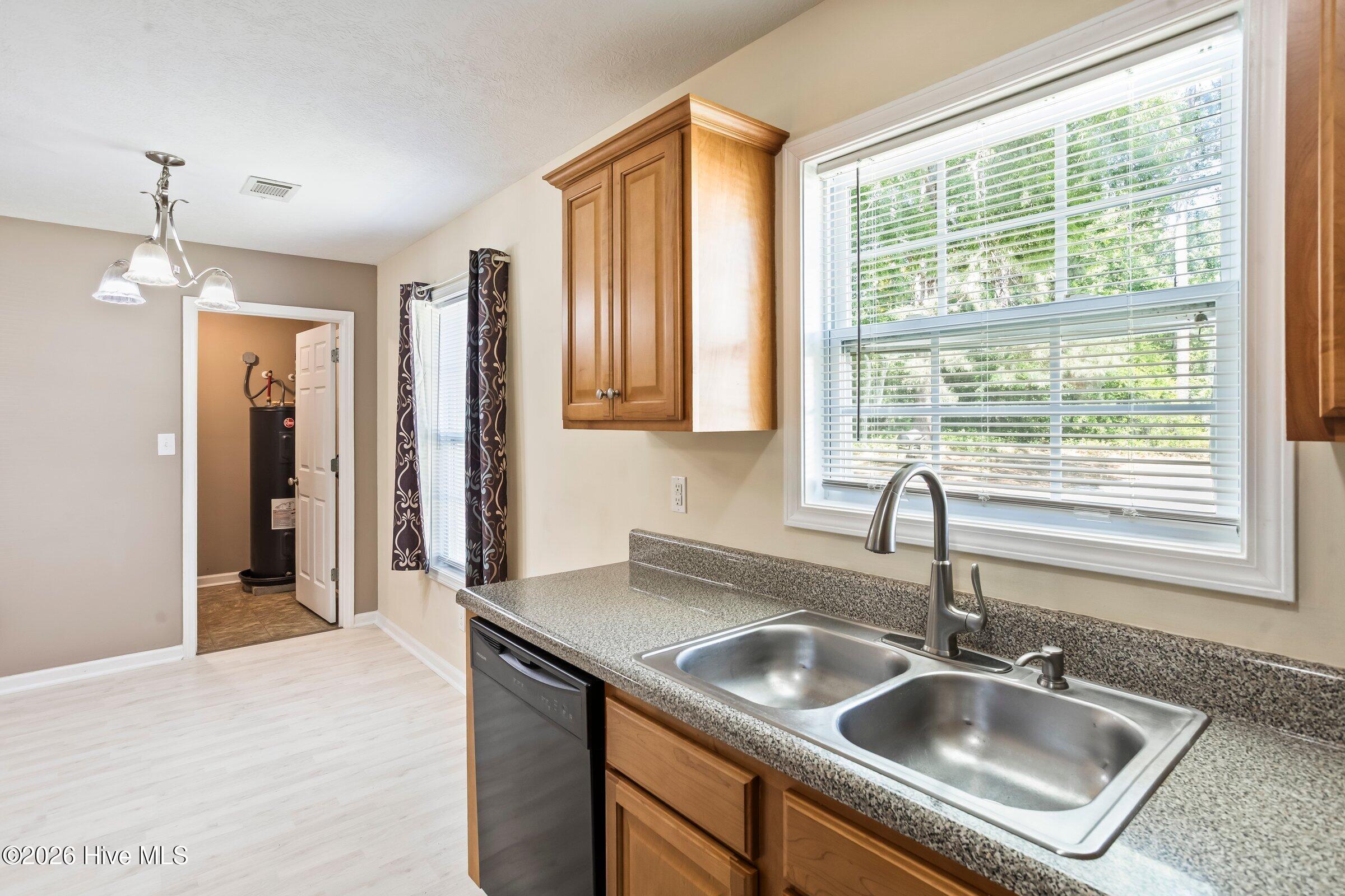 502 Violet Street Property Photo 14