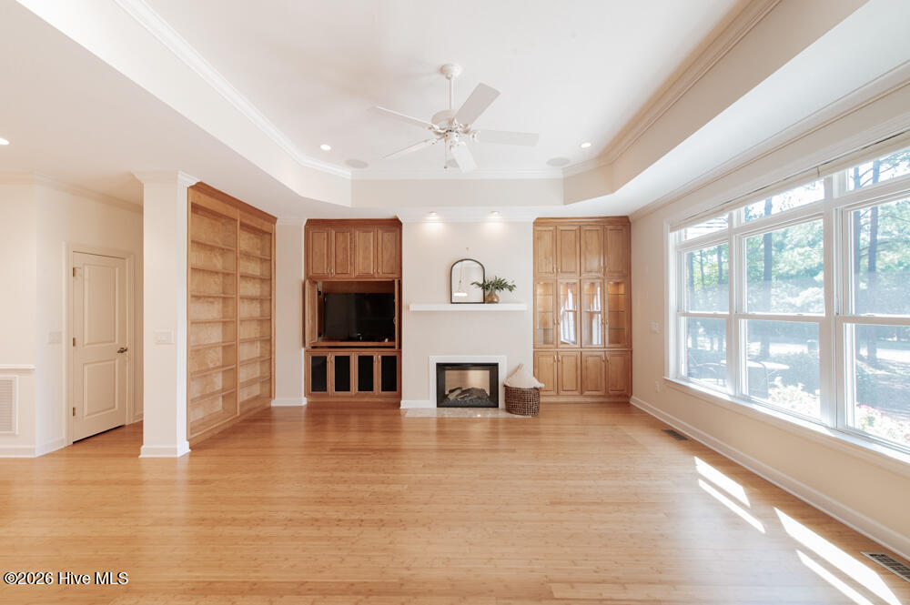 552 Bentley Court Property Photo 11