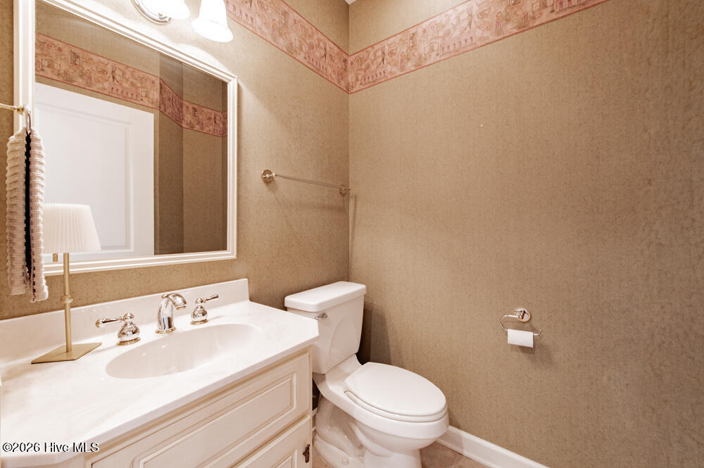 552 Bentley Court Property Photo 29
