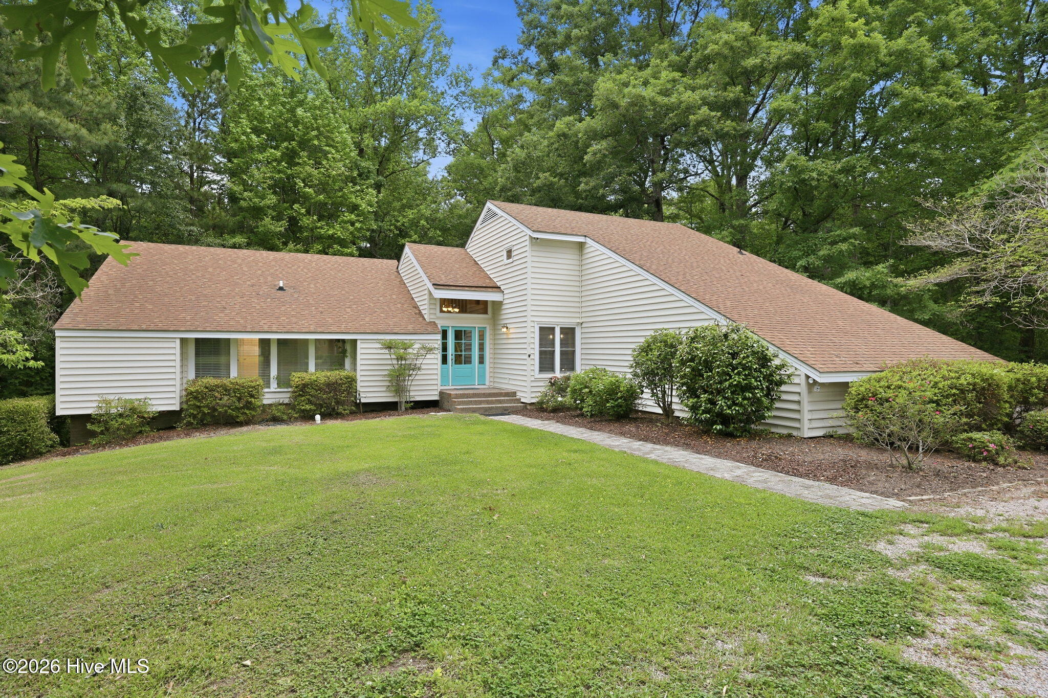 424 Camelia Drive Property Photo 1