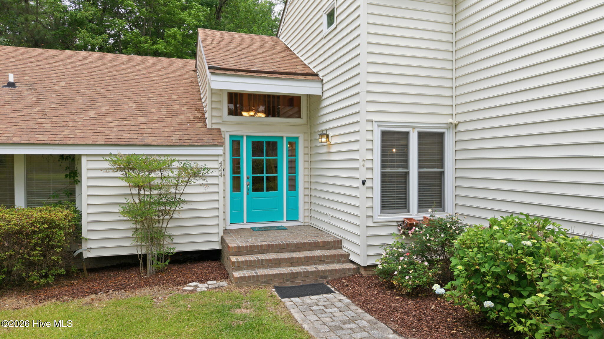 424 Camelia Drive Property Photo 3