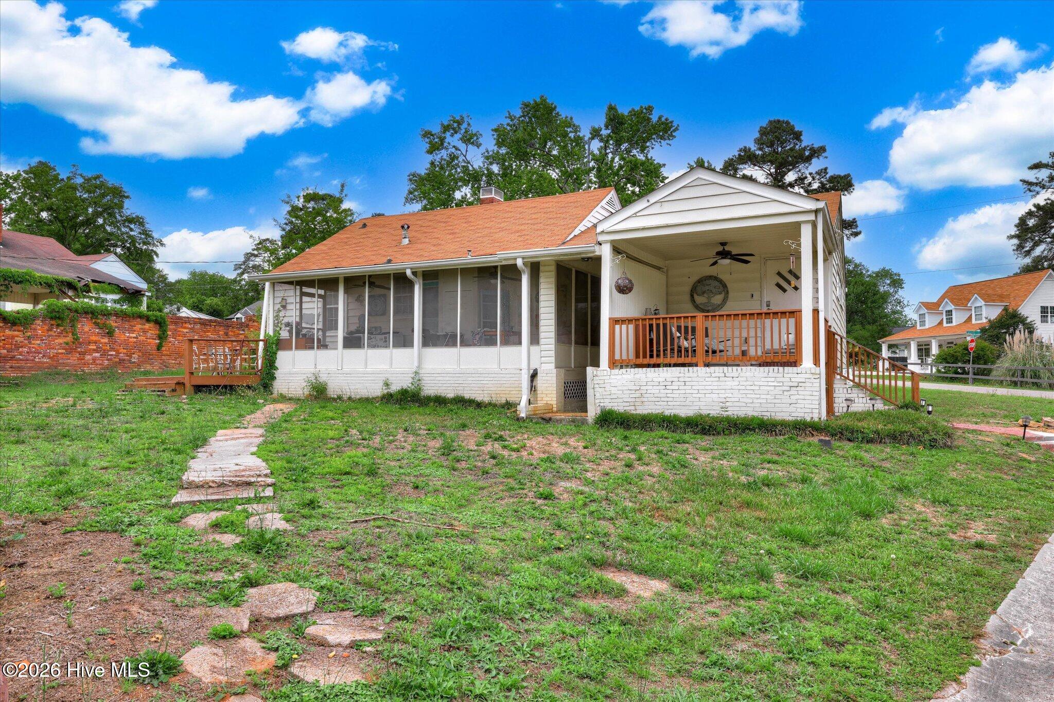 1002 Eustis Drive Property Photo 1