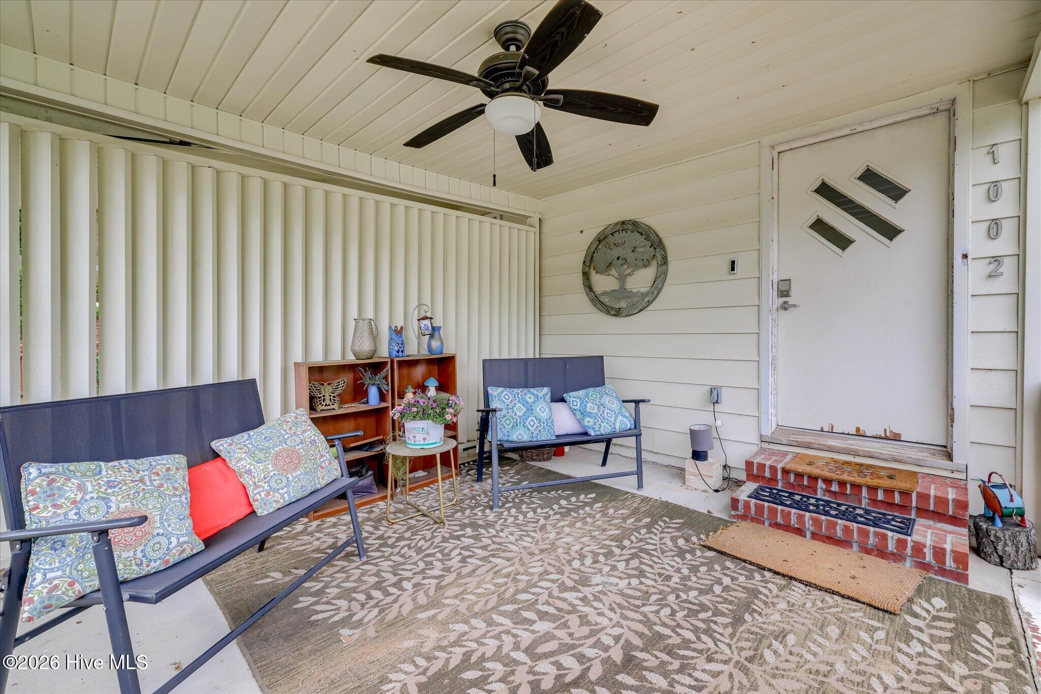 1002 Eustis Drive Property Photo 3