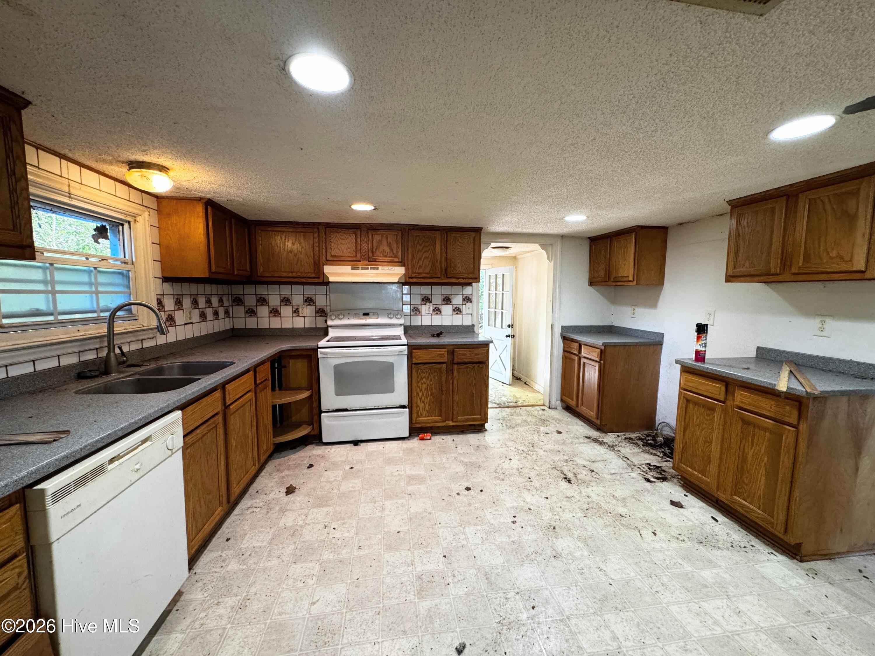 739 Sloop Point Road Property Photo 6