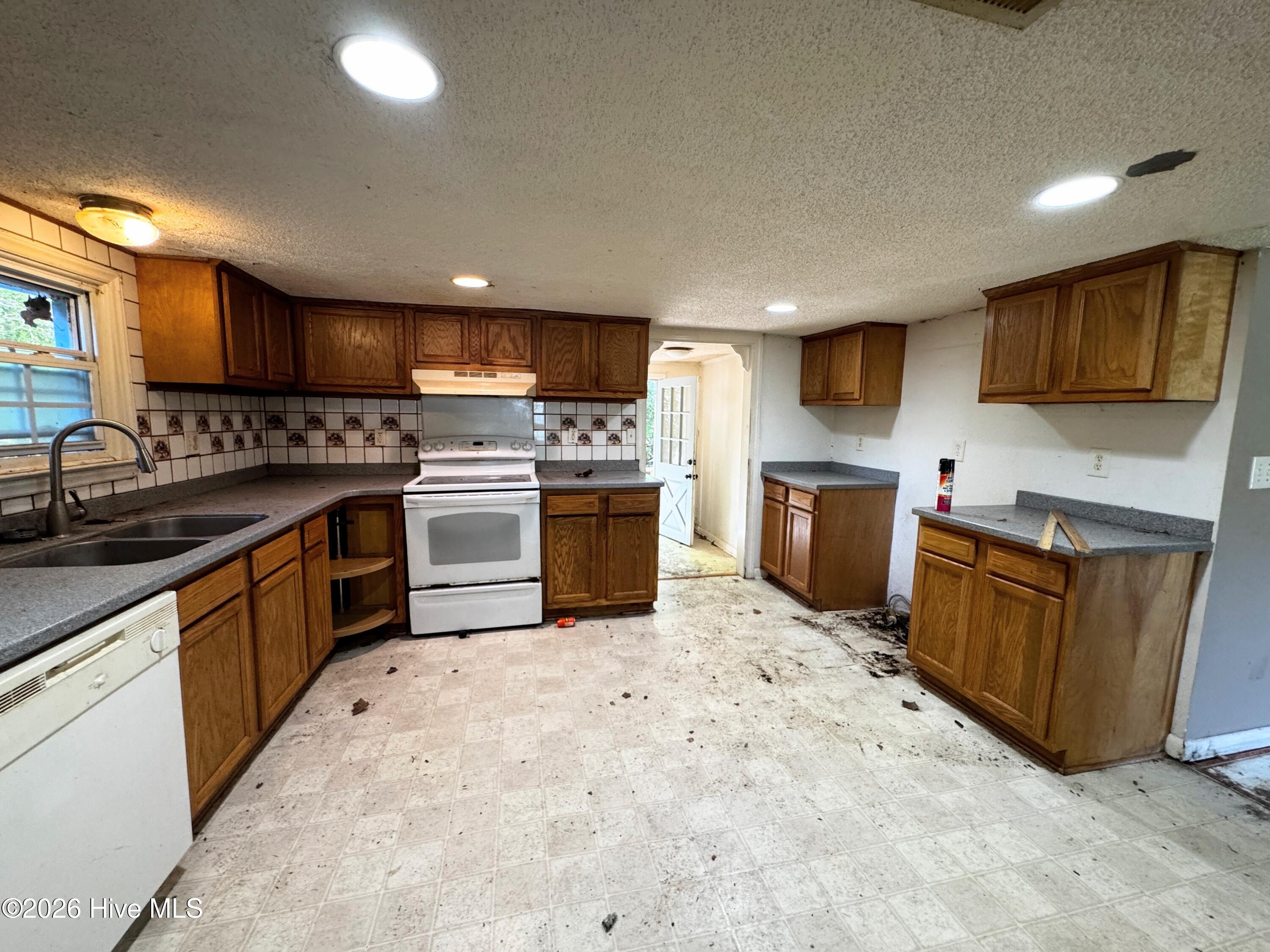 739 Sloop Point Road Property Photo 7