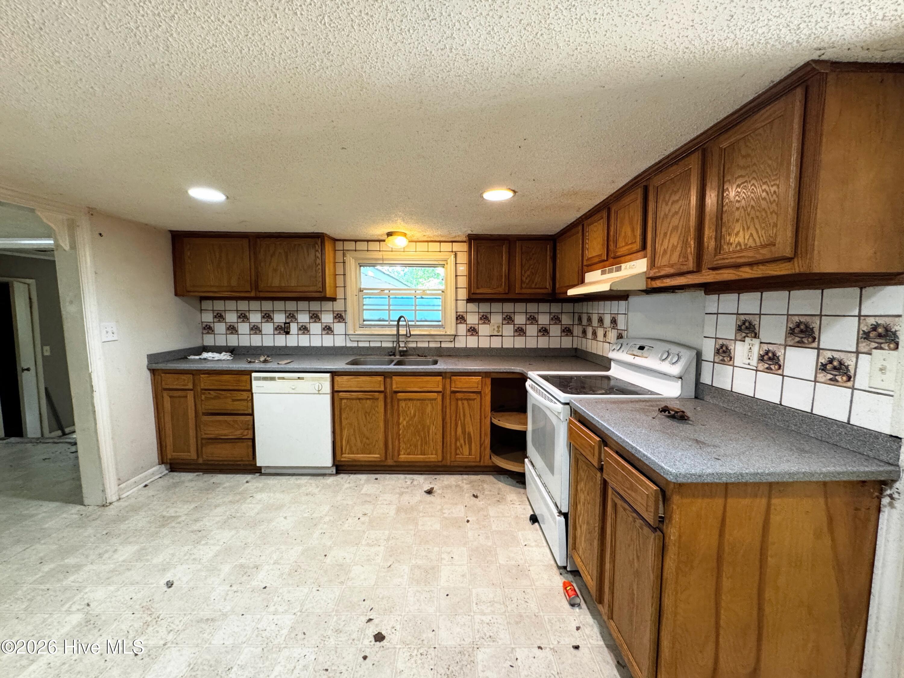 739 Sloop Point Road Property Photo 8