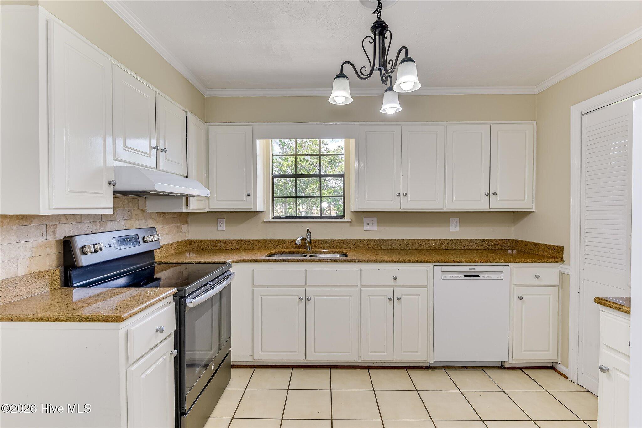 3951 Braddock Street Property Photo 14