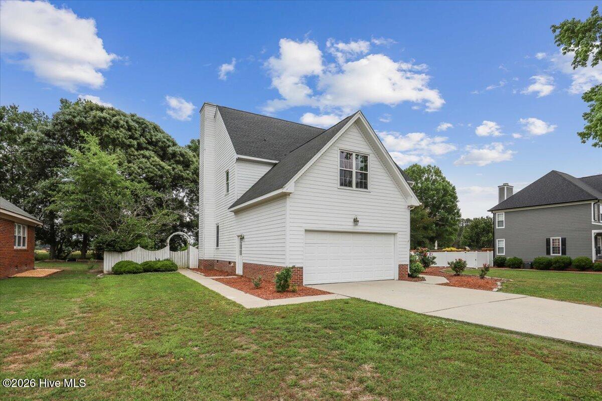 206 Creekside Drive Property Photo 2