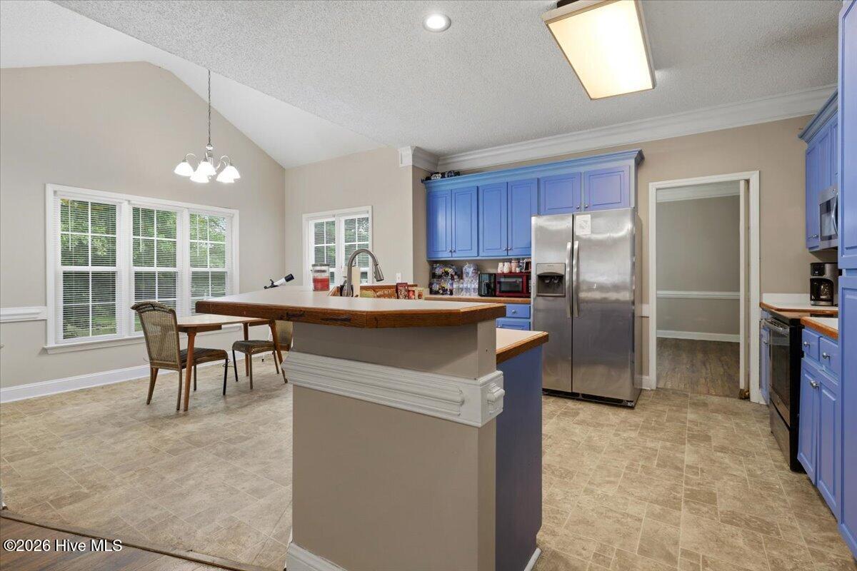206 Creekside Drive Property Photo 8