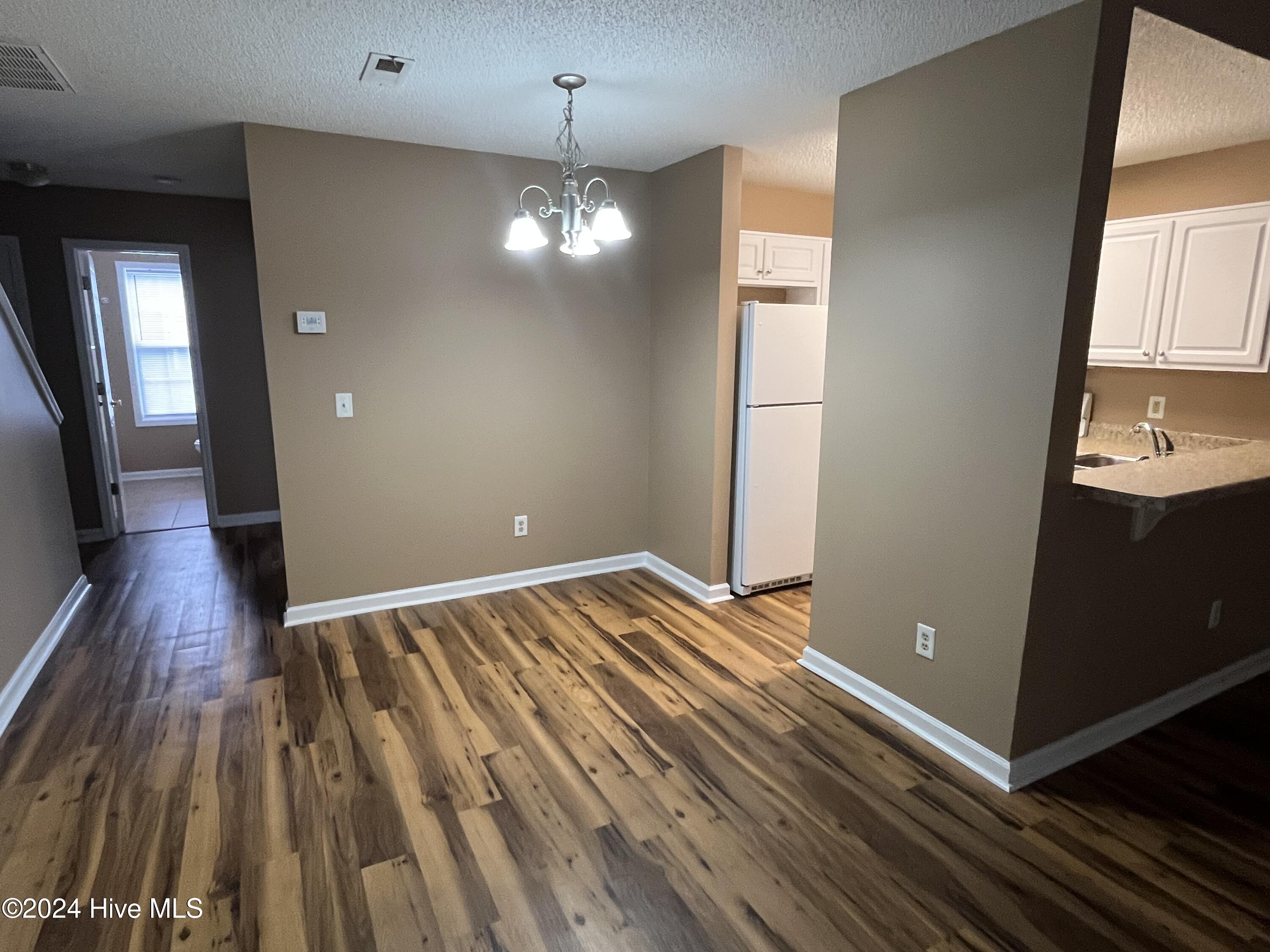 5146 Lamppost Circle Property Photo 5