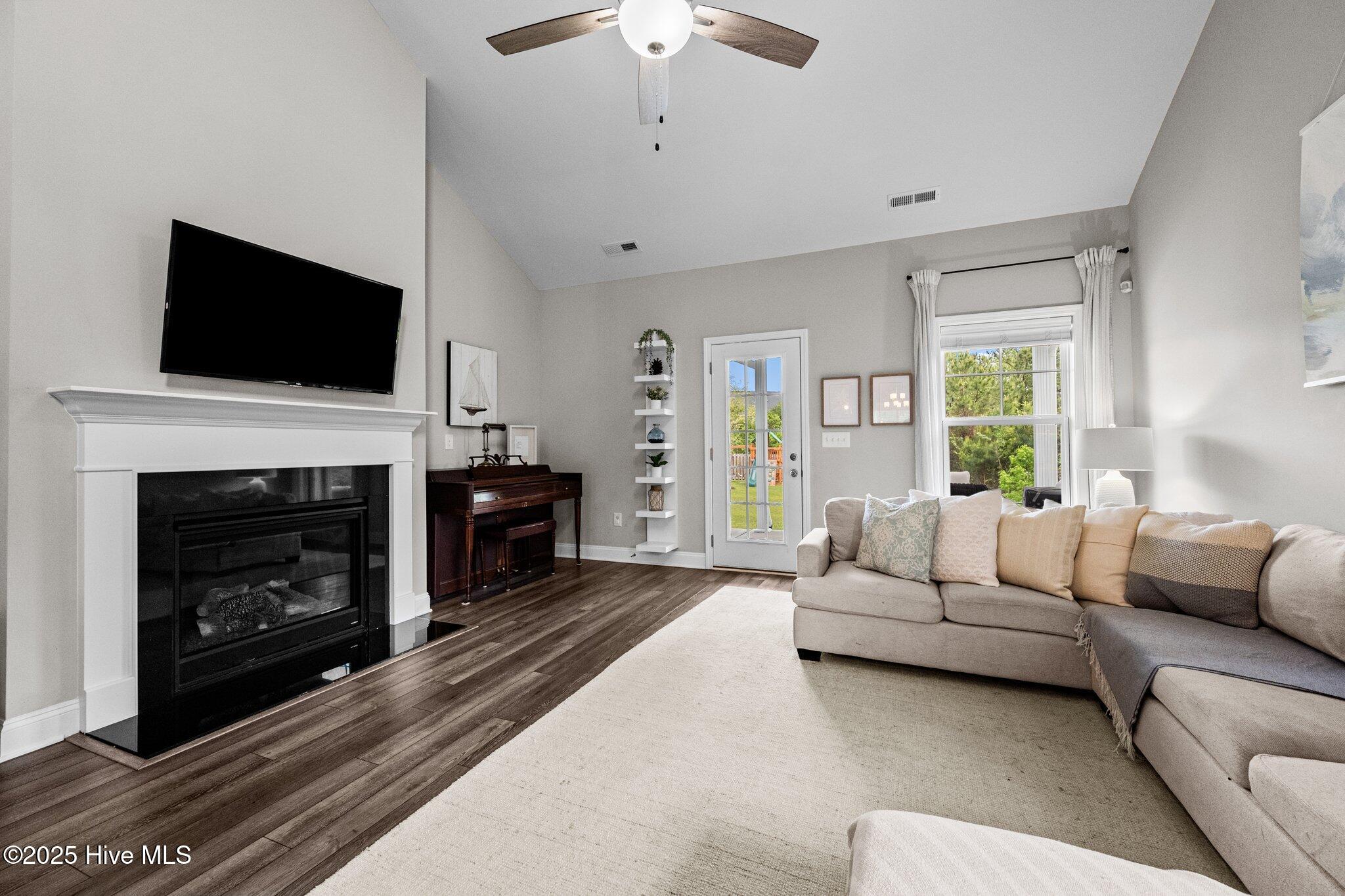 303 Red Cedar Drive Property Photo 17