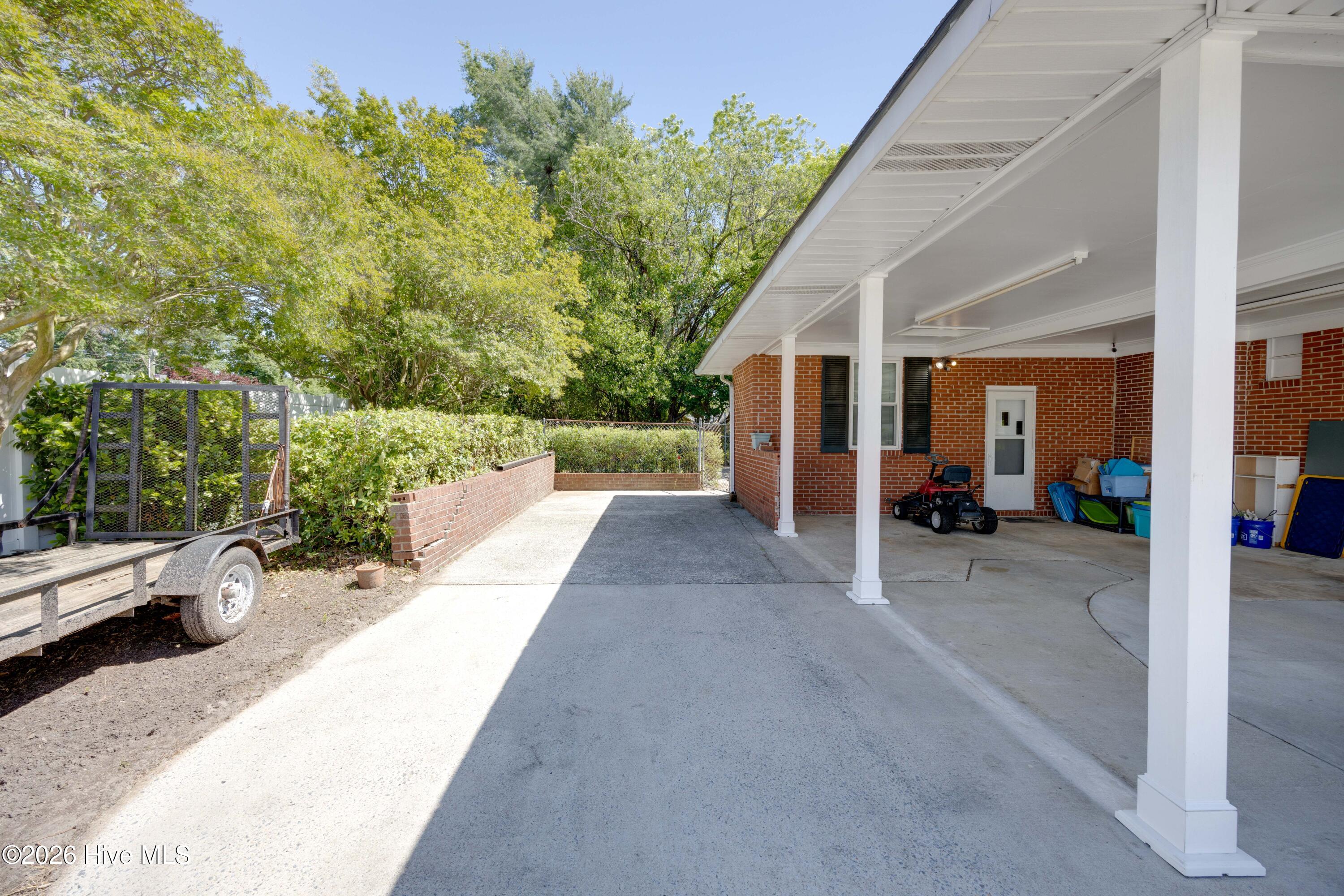 100 E Berkshire Road Property Photo 33