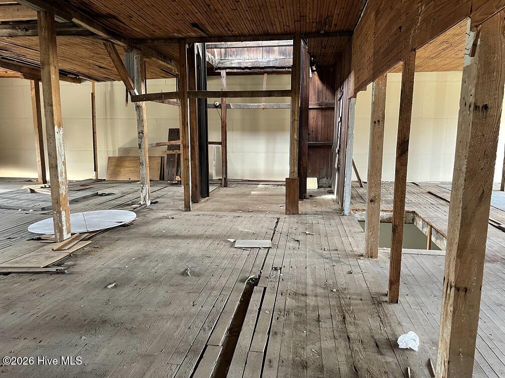 904 W 3rd Street Property Photo 3