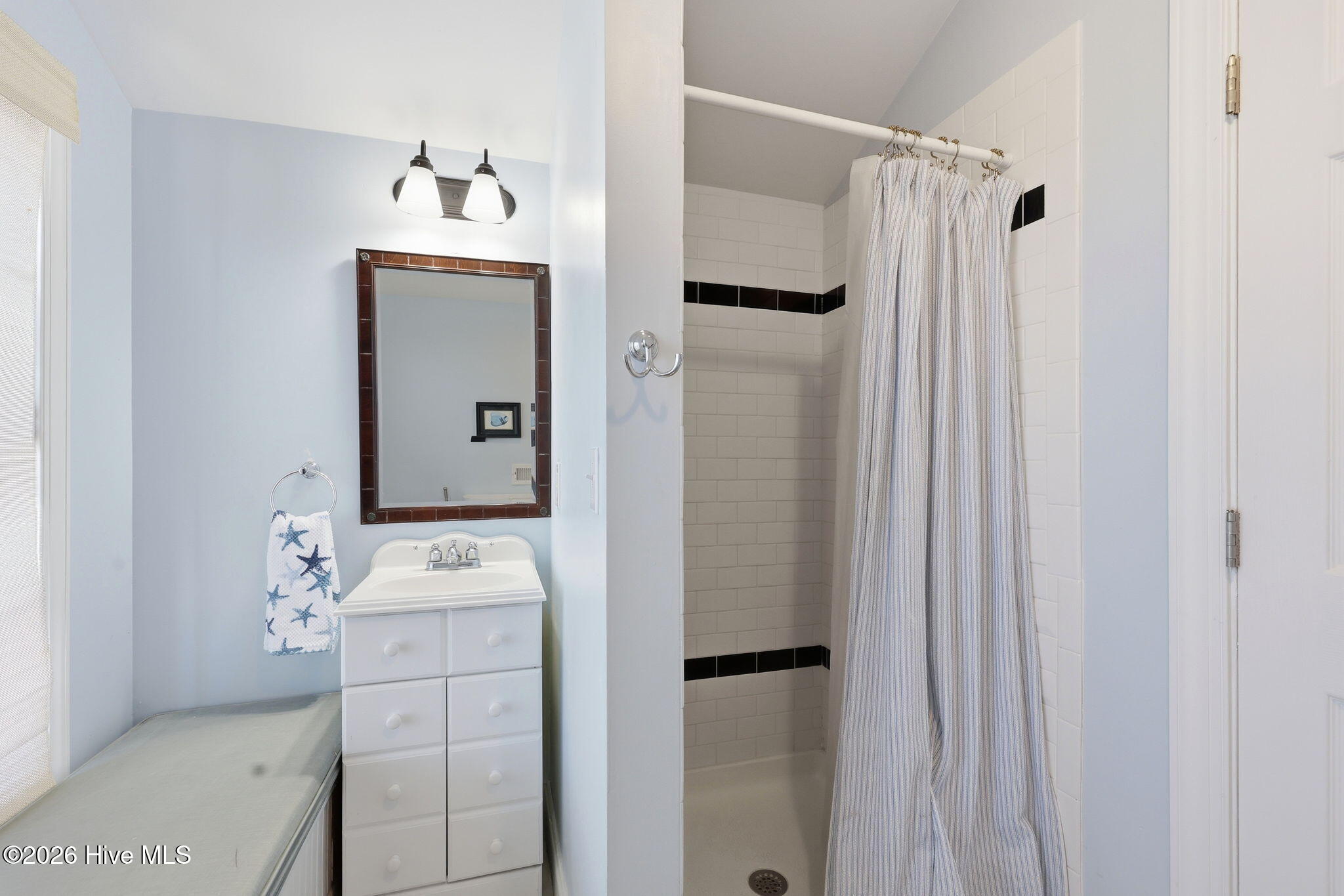 112 Robin Avenue B Property Photo 47