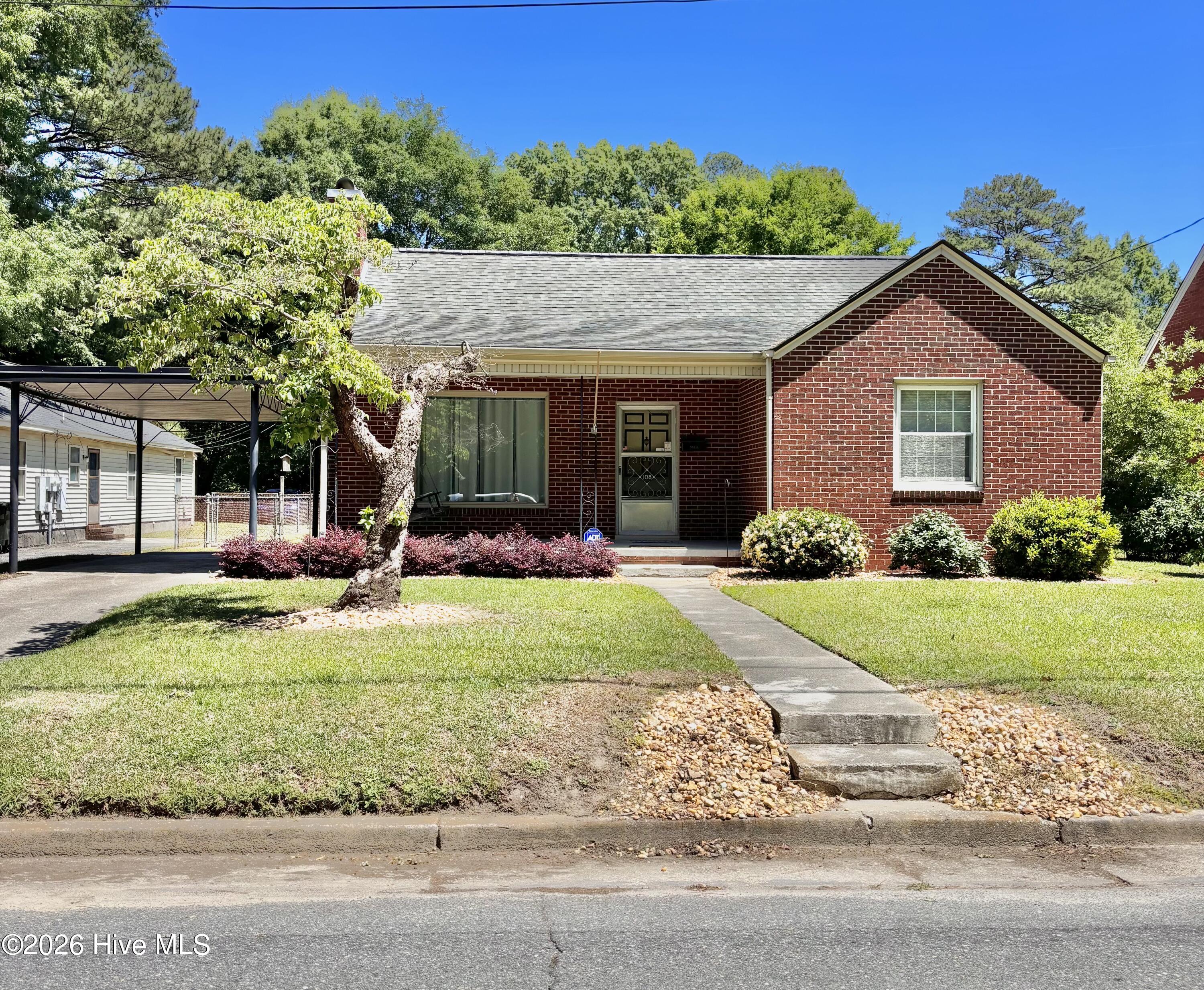 108 S Oleander Avenue Property Photo 1