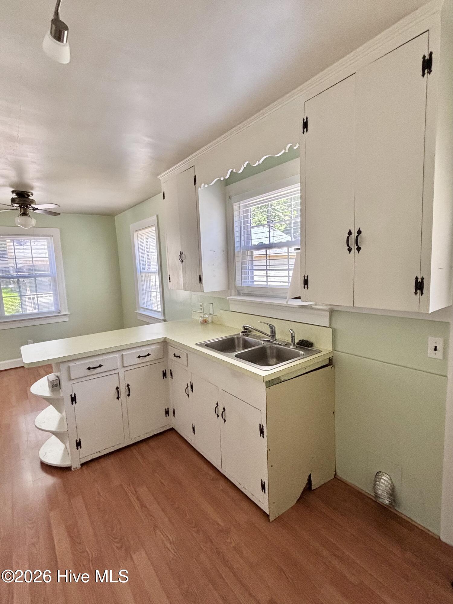 108 S Oleander Avenue Property Photo 8